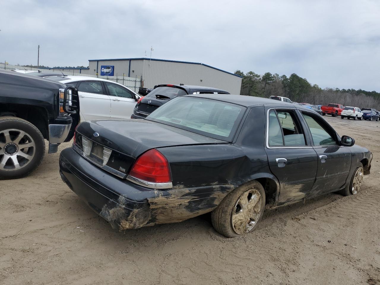 Photo 2 VIN: 2FABP7EV1BX177488 - FORD CROWN VICTORIA 