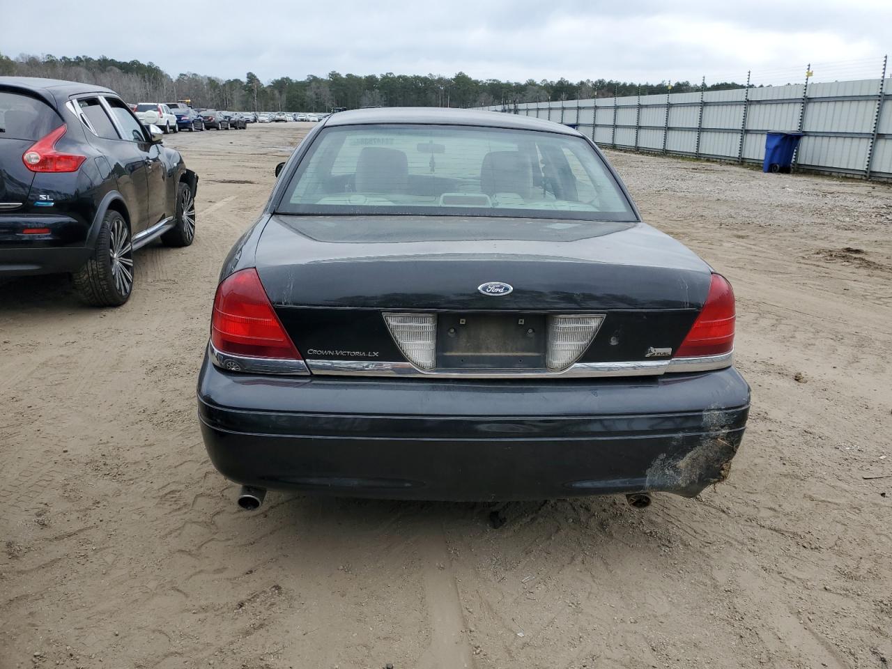 Photo 5 VIN: 2FABP7EV1BX177488 - FORD CROWN VICTORIA 