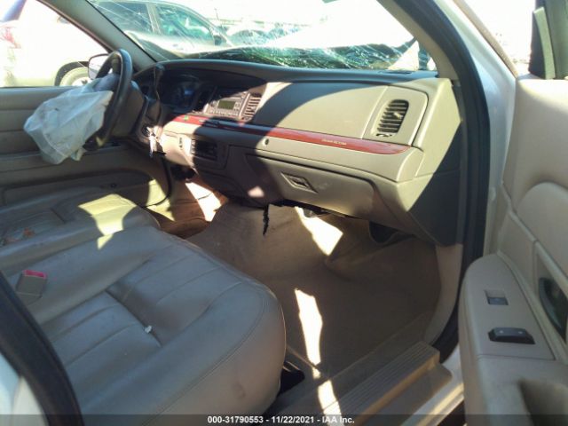 Photo 4 VIN: 2FABP7EV4BX127412 - FORD CROWN VICTORIA 