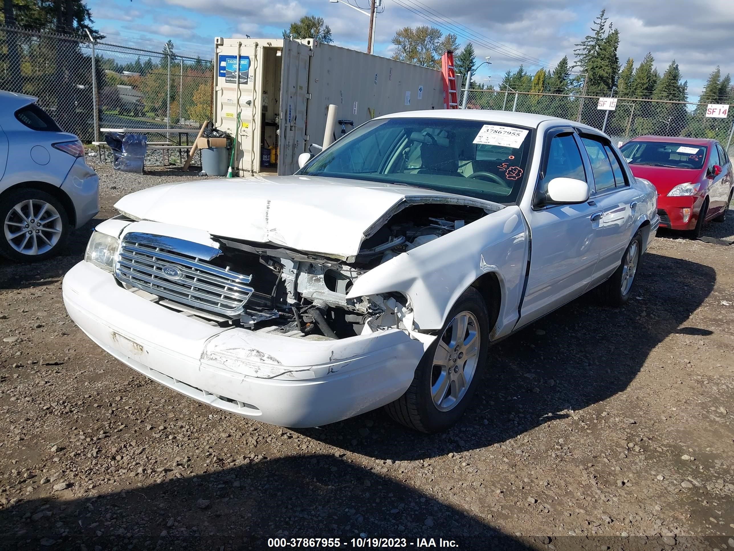 Photo 1 VIN: 2FABP7EV4BX130424 - FORD CROWN VICTORIA 