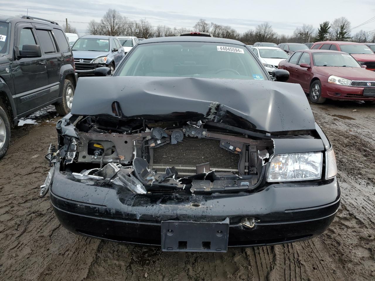 Photo 4 VIN: 2FABP7EV4BX183947 - FORD CROWN VICTORIA 