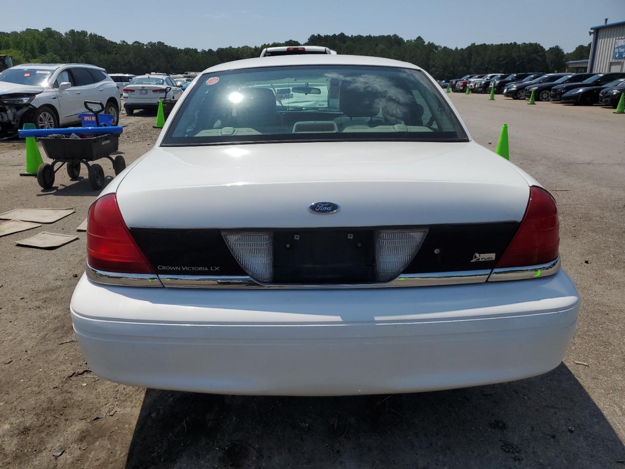 Photo 5 VIN: 2FABP7EV6BX175185 - FORD CROWN VICTORIA 