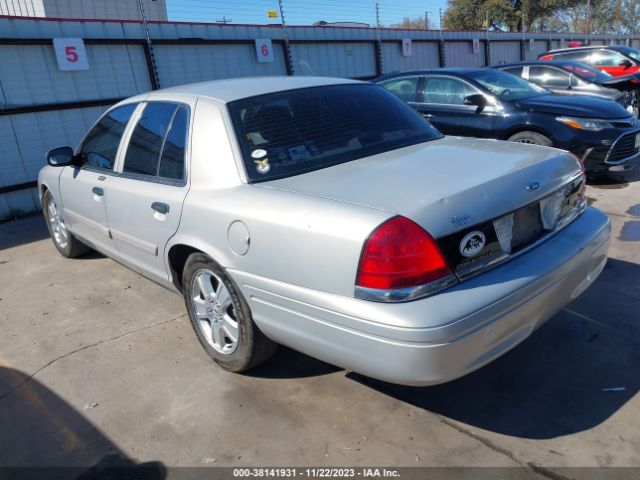 Photo 2 VIN: 2FABP7EV7BX141059 - FORD CROWN VICTORIA 