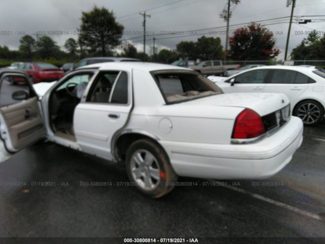 Photo 2 VIN: 2FABP7EV7BX146598 - FORD CROWN VICTORIA 