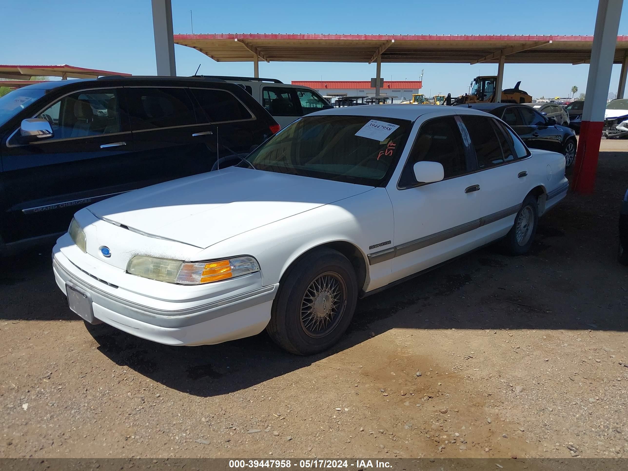 Photo 1 VIN: 2FACP74W0NX172740 - FORD CROWN VICTORIA 