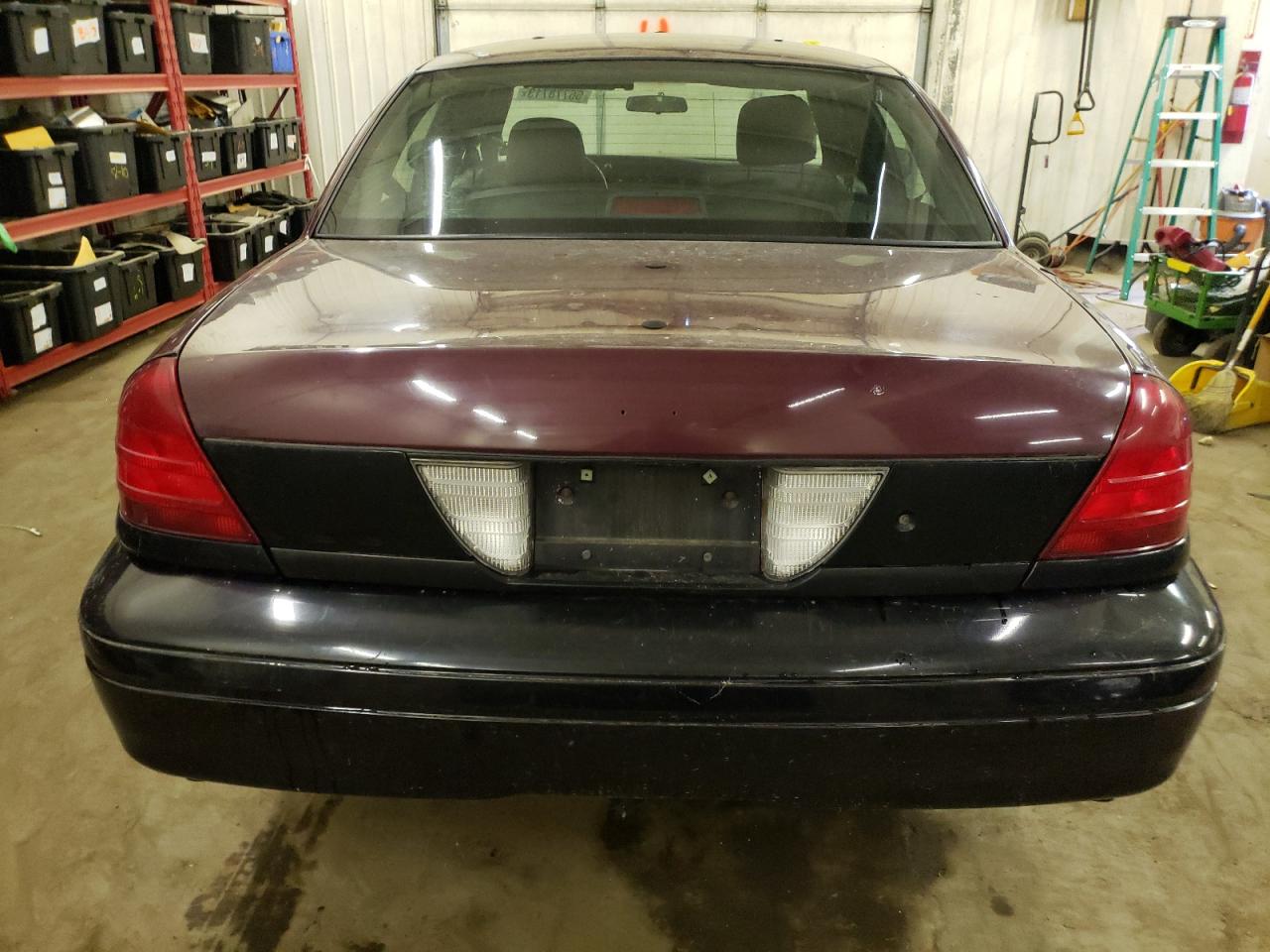 Photo 5 VIN: 2FAFP71V08X170466 - FORD CROWN VICTORIA 