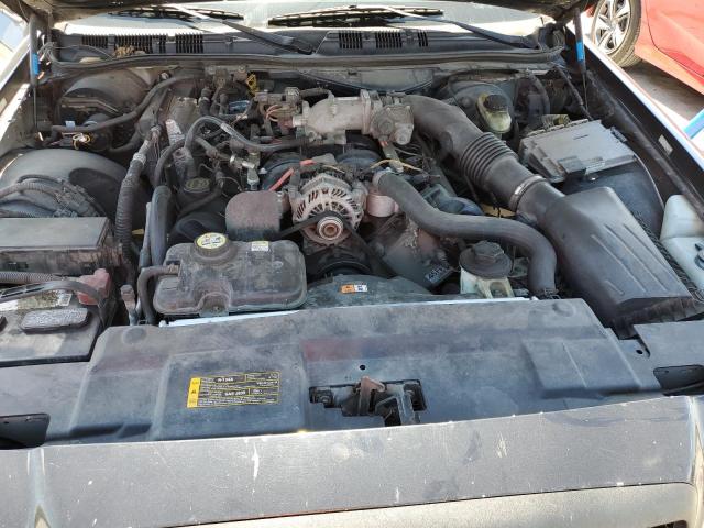 Photo 10 VIN: 2FAFP71V18X151103 - FORD CROWN VIC 