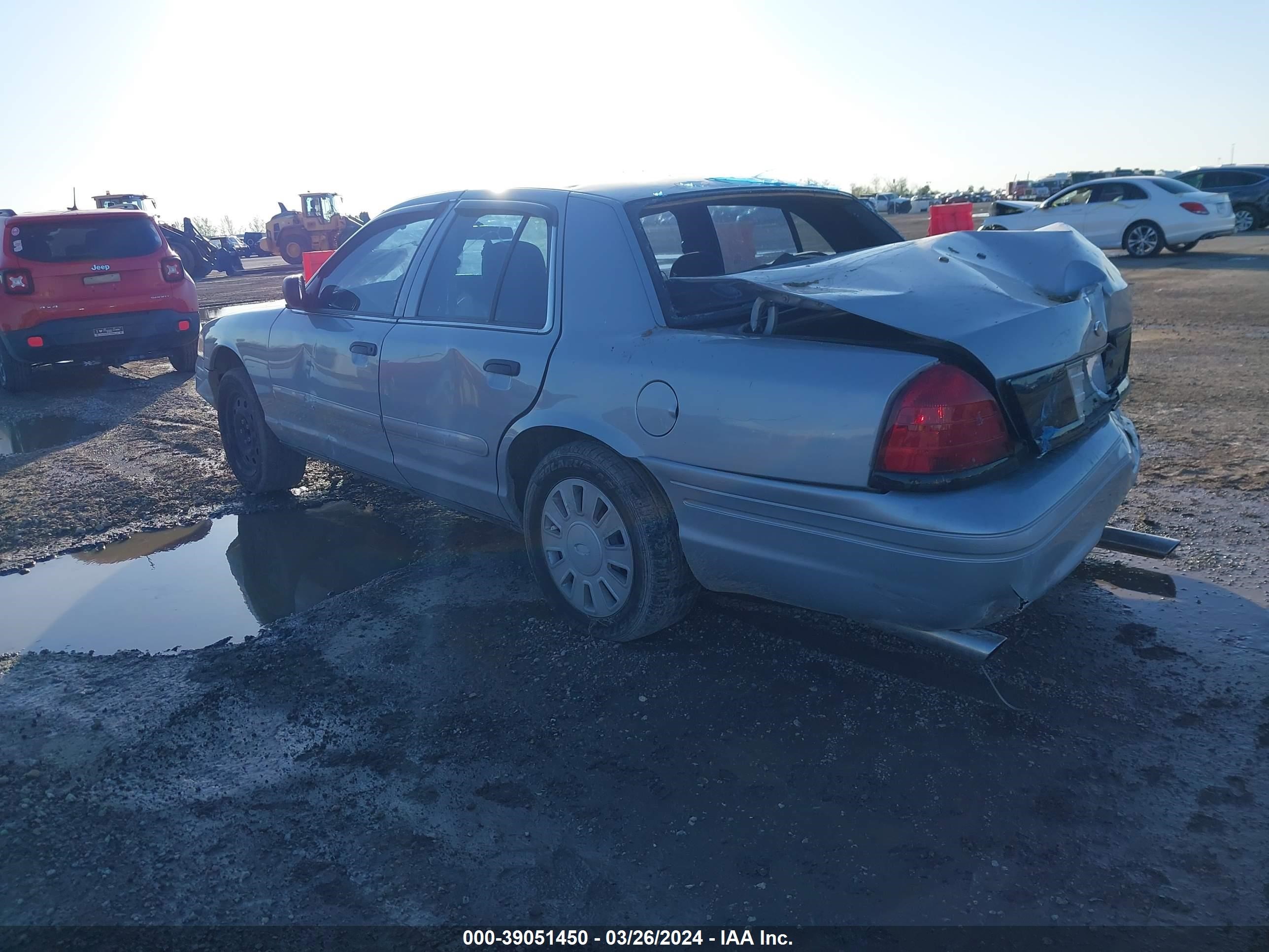 Photo 2 VIN: 2FAFP71V28X128476 - FORD CROWN VICTORIA 