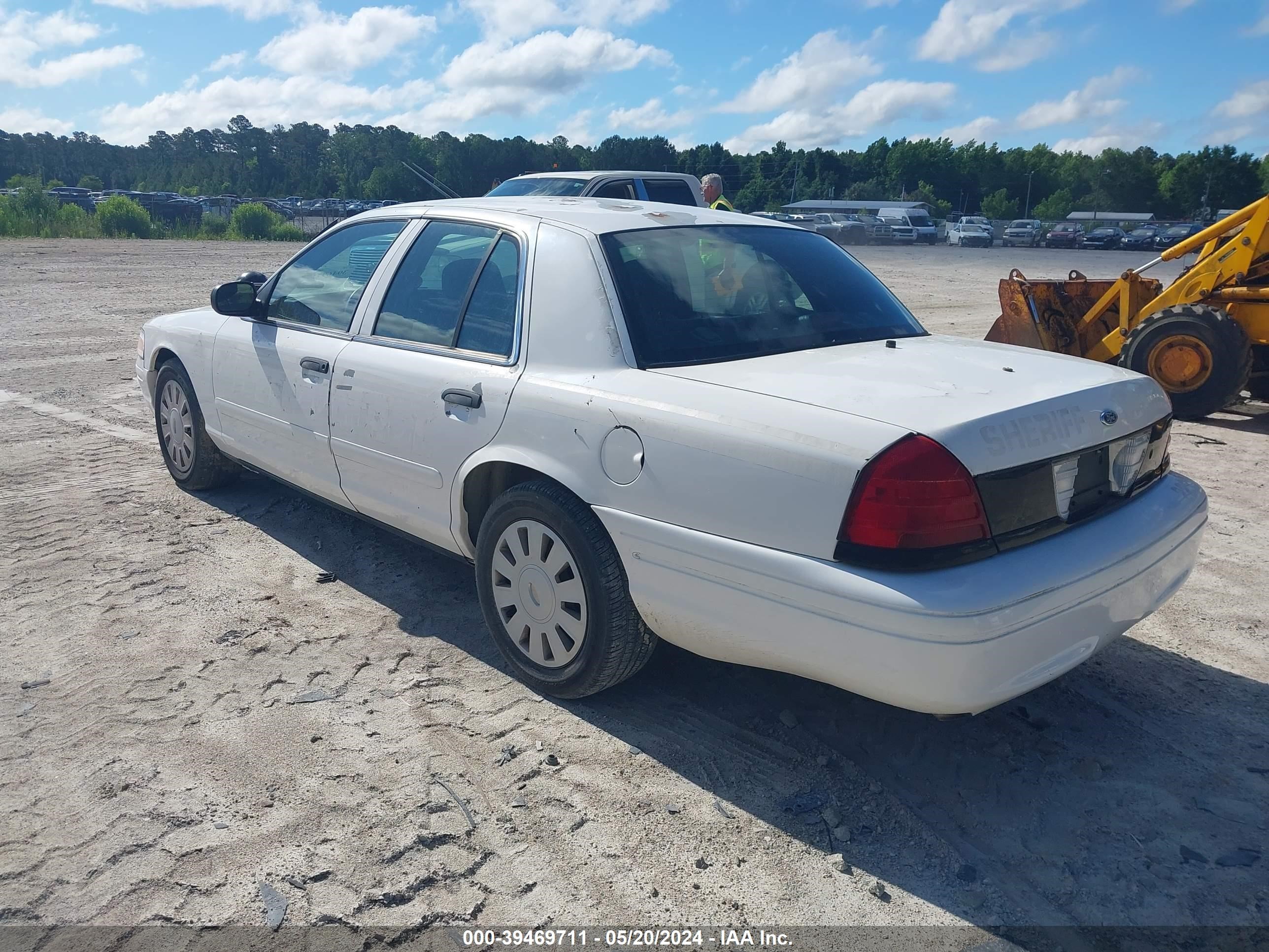 Photo 2 VIN: 2FAFP71V38X106146 - FORD CROWN VICTORIA 