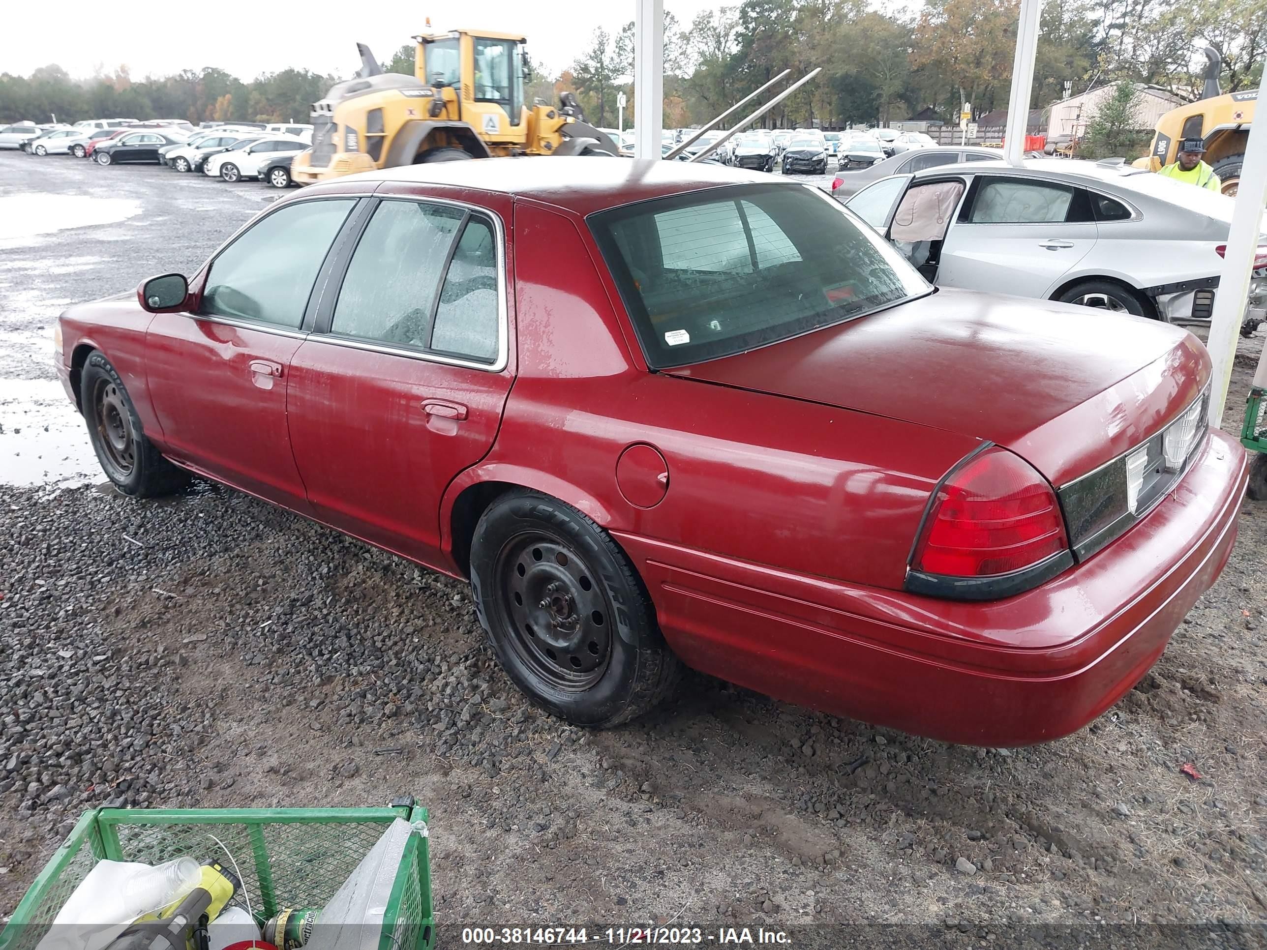 Photo 2 VIN: 2FAFP71V48X170521 - FORD CROWN VICTORIA 