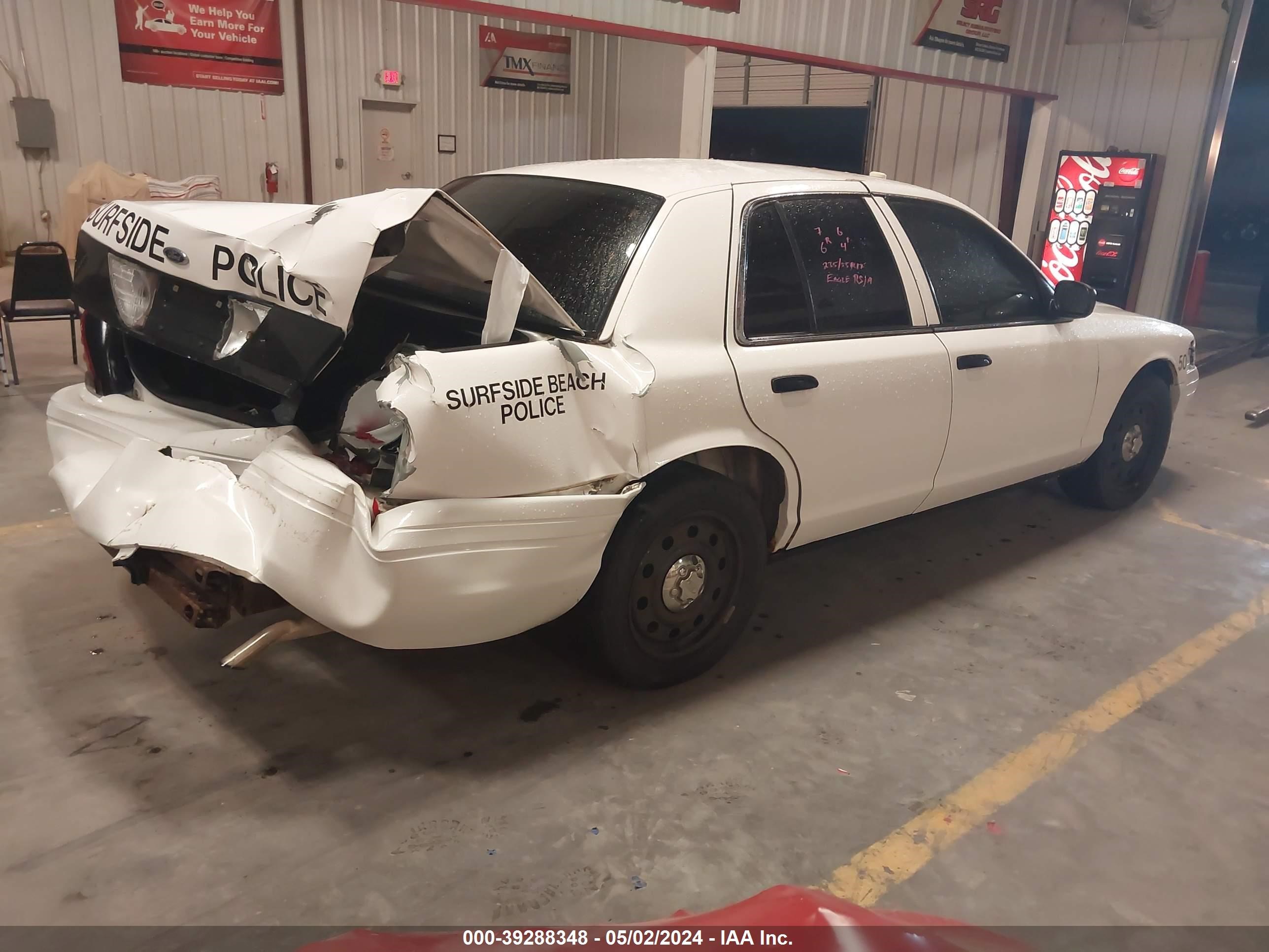 Photo 3 VIN: 2FAFP71V78X146486 - FORD CROWN VICTORIA 