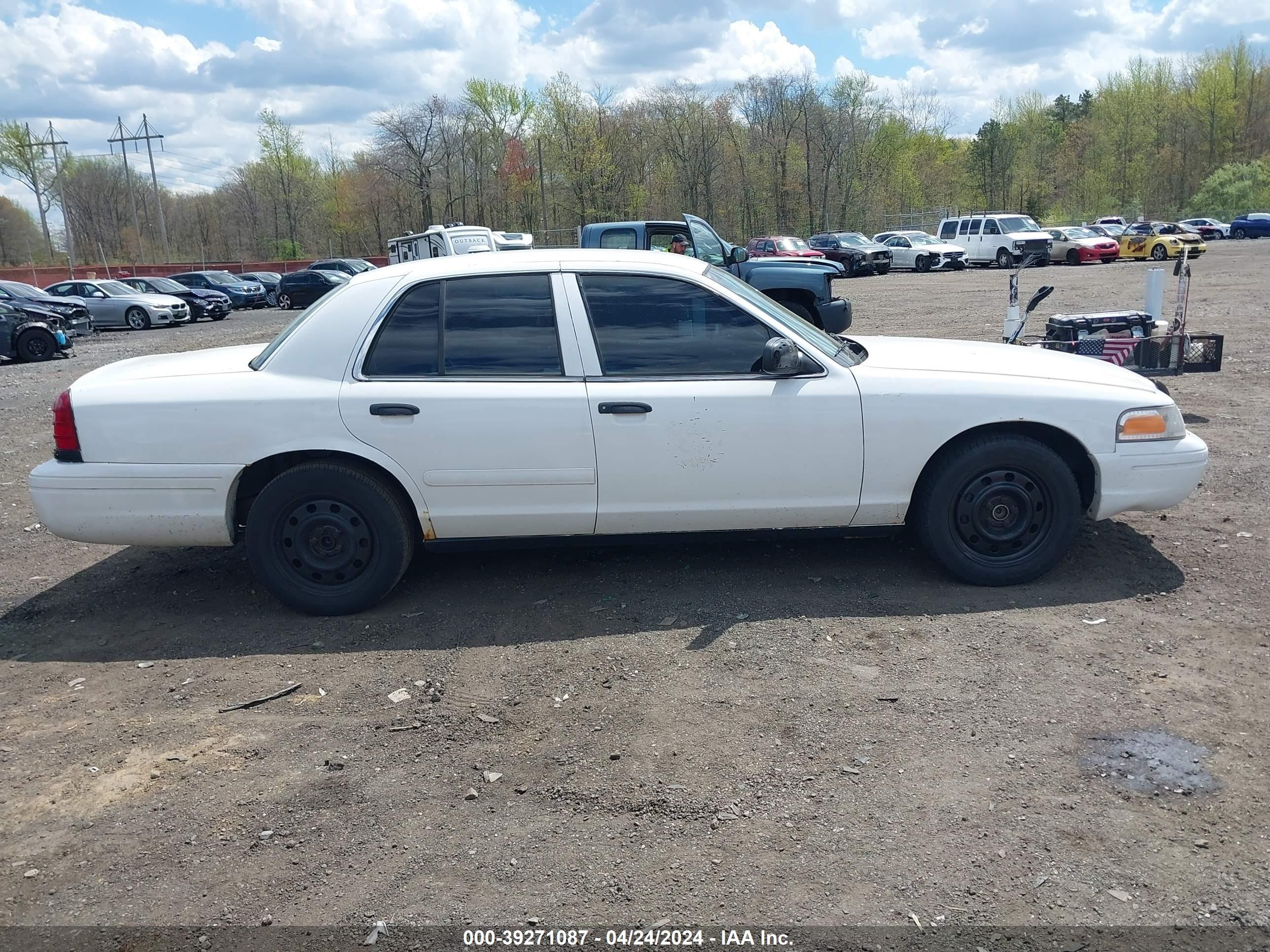 Photo 12 VIN: 2FAFP71V78X162655 - FORD CROWN VICTORIA 