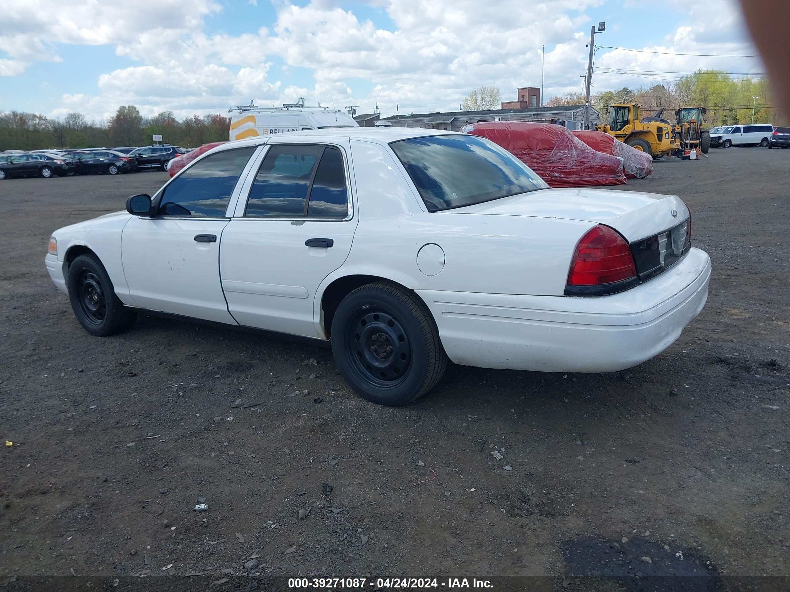 Photo 2 VIN: 2FAFP71V78X162655 - FORD CROWN VICTORIA 