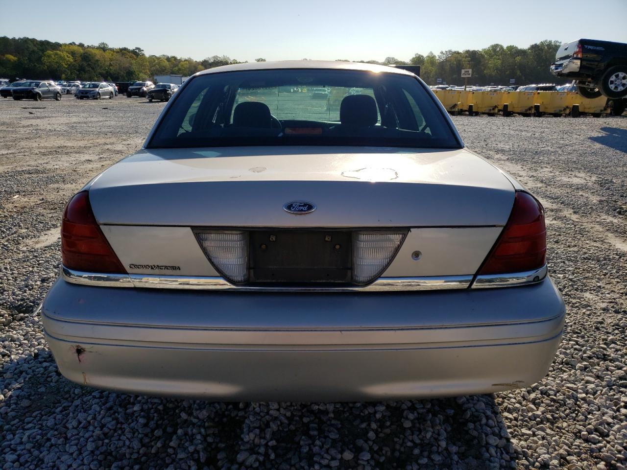 Photo 5 VIN: 2FAFP71V88X106630 - FORD CROWN VICTORIA 