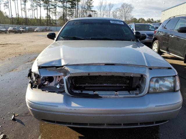 Photo 4 VIN: 2FAFP71V88X133164 - FORD CROWN VIC 