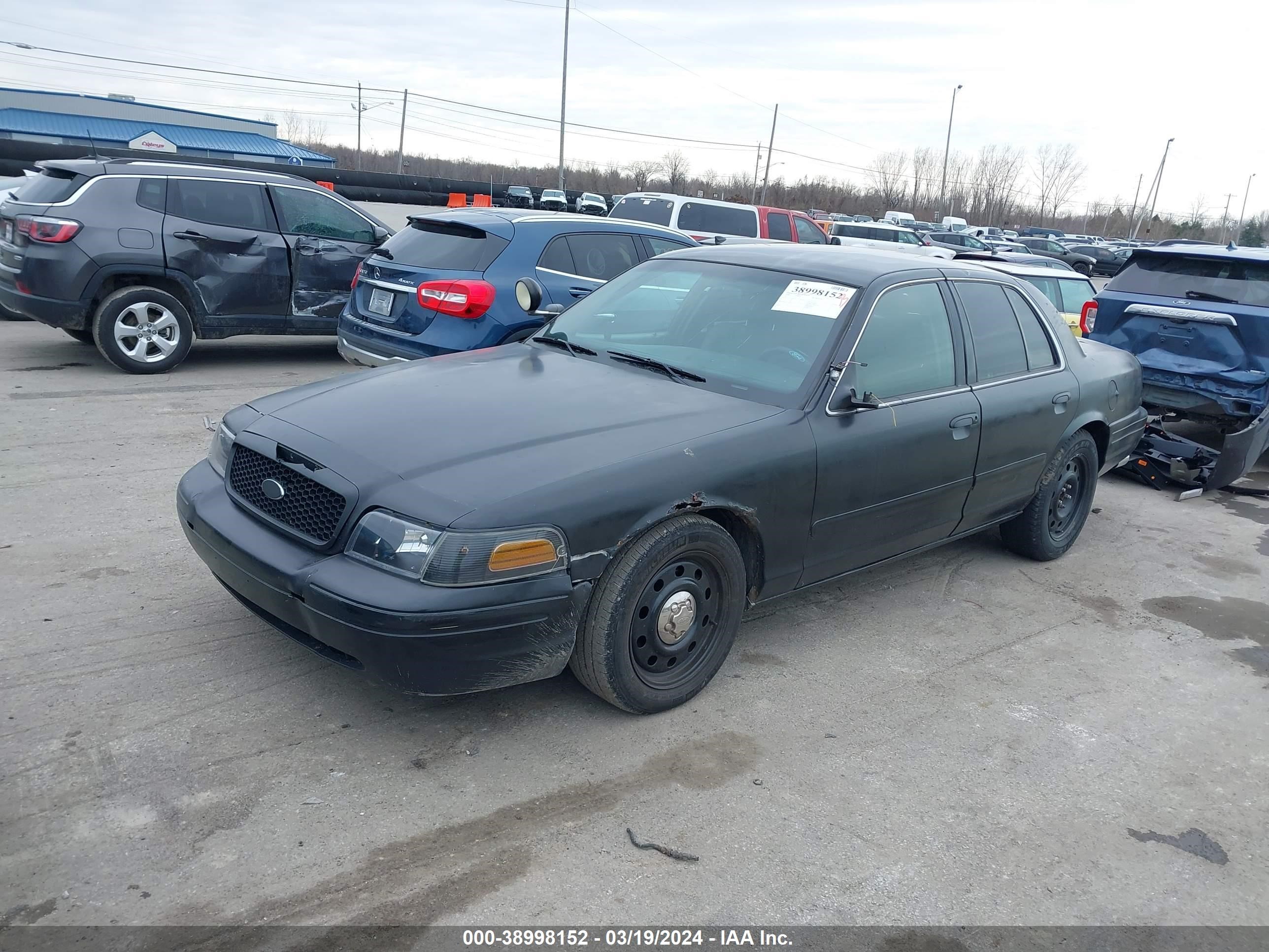 Photo 1 VIN: 2FAFP71V88X134959 - FORD CROWN VICTORIA 