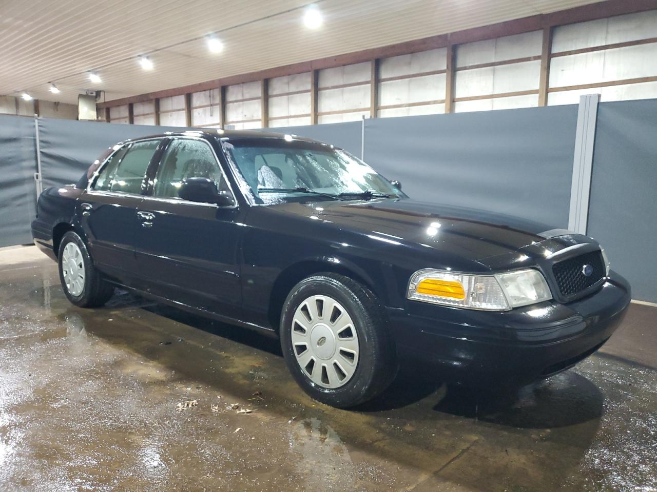 Photo 3 VIN: 2FAFP71V88X144312 - FORD CROWN VICTORIA 