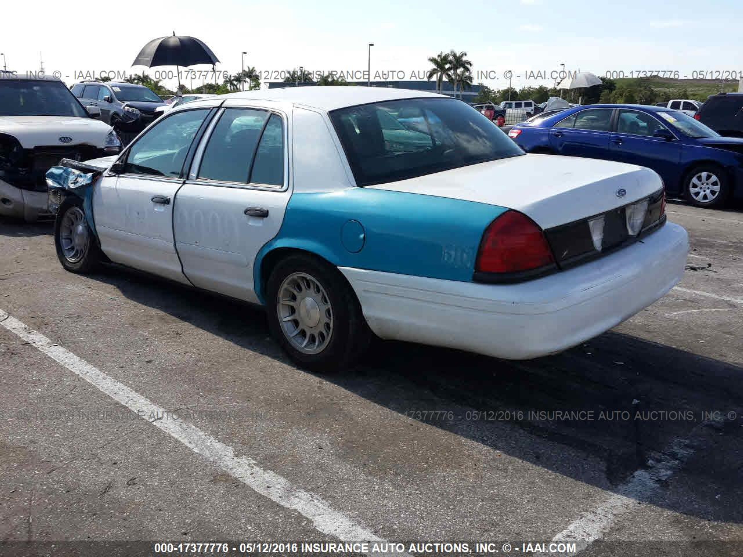 Photo 2 VIN: 2FAFP71V88X155729 - FORD CROWN VICTORIA 