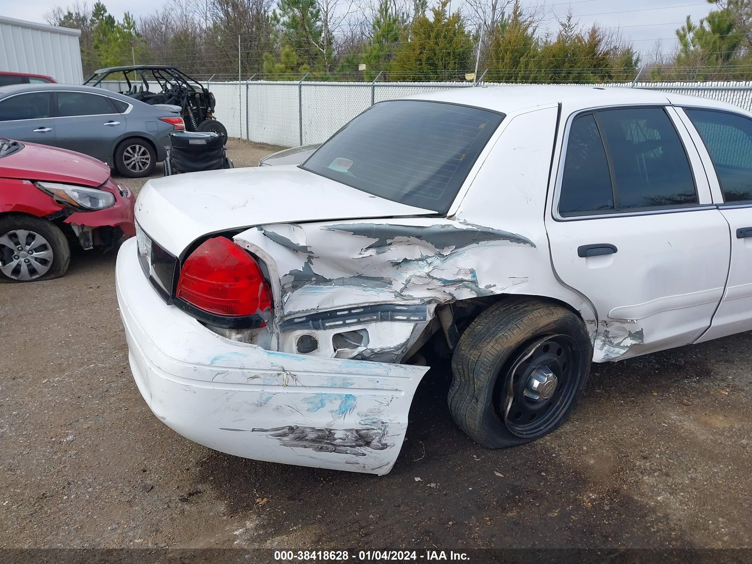 Photo 5 VIN: 2FAFP71V98X139426 - FORD CROWN VICTORIA 