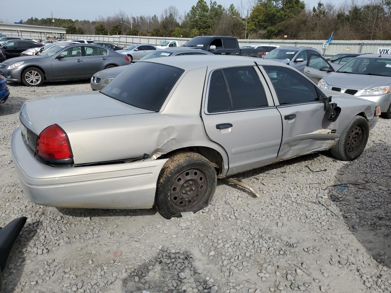 Photo 2 VIN: 2FAFP71V98X174709 - FORD CROWN VICTORIA 