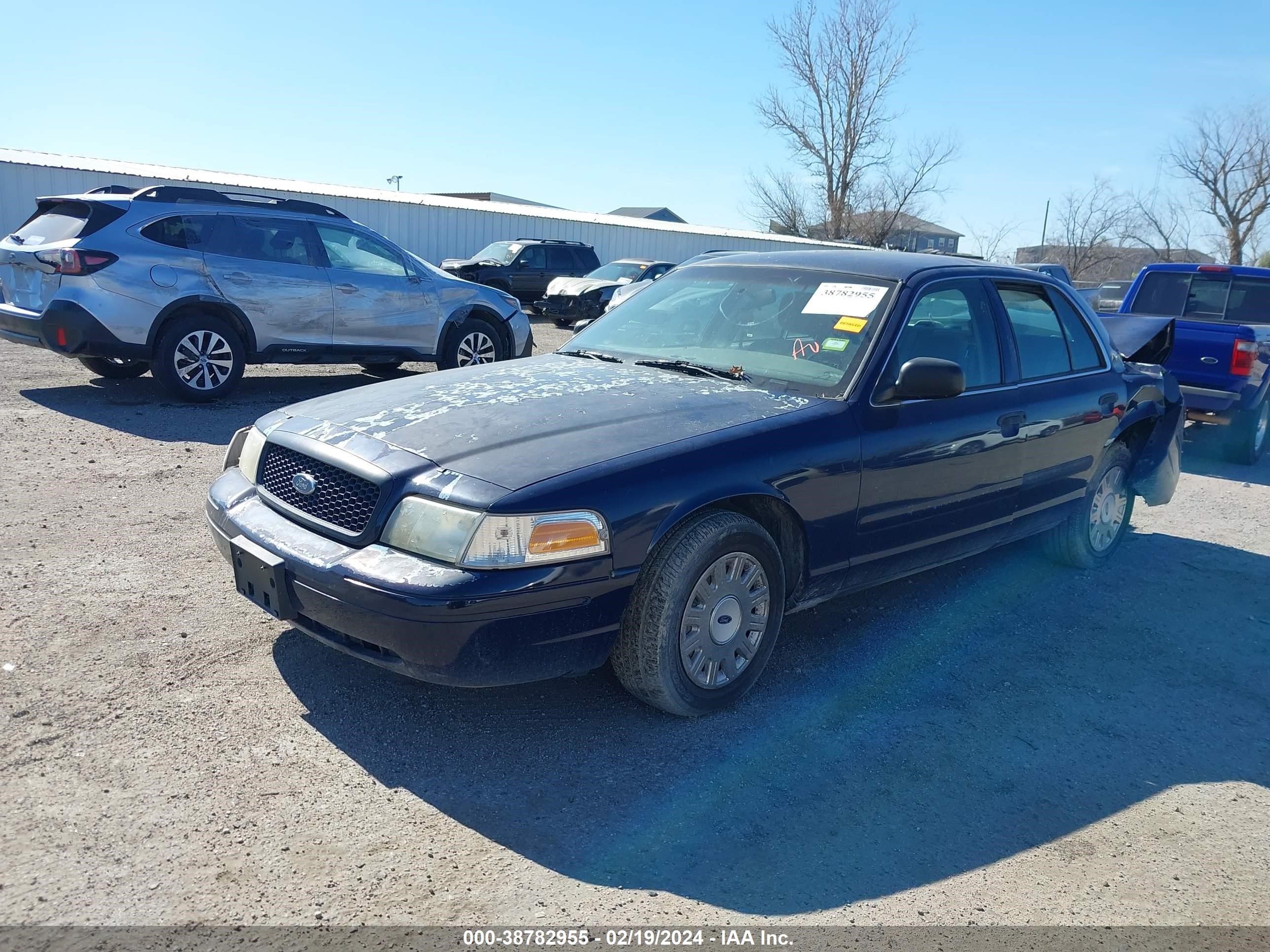 Photo 1 VIN: 2FAFP71W03X136187 - FORD CROWN VICTORIA 