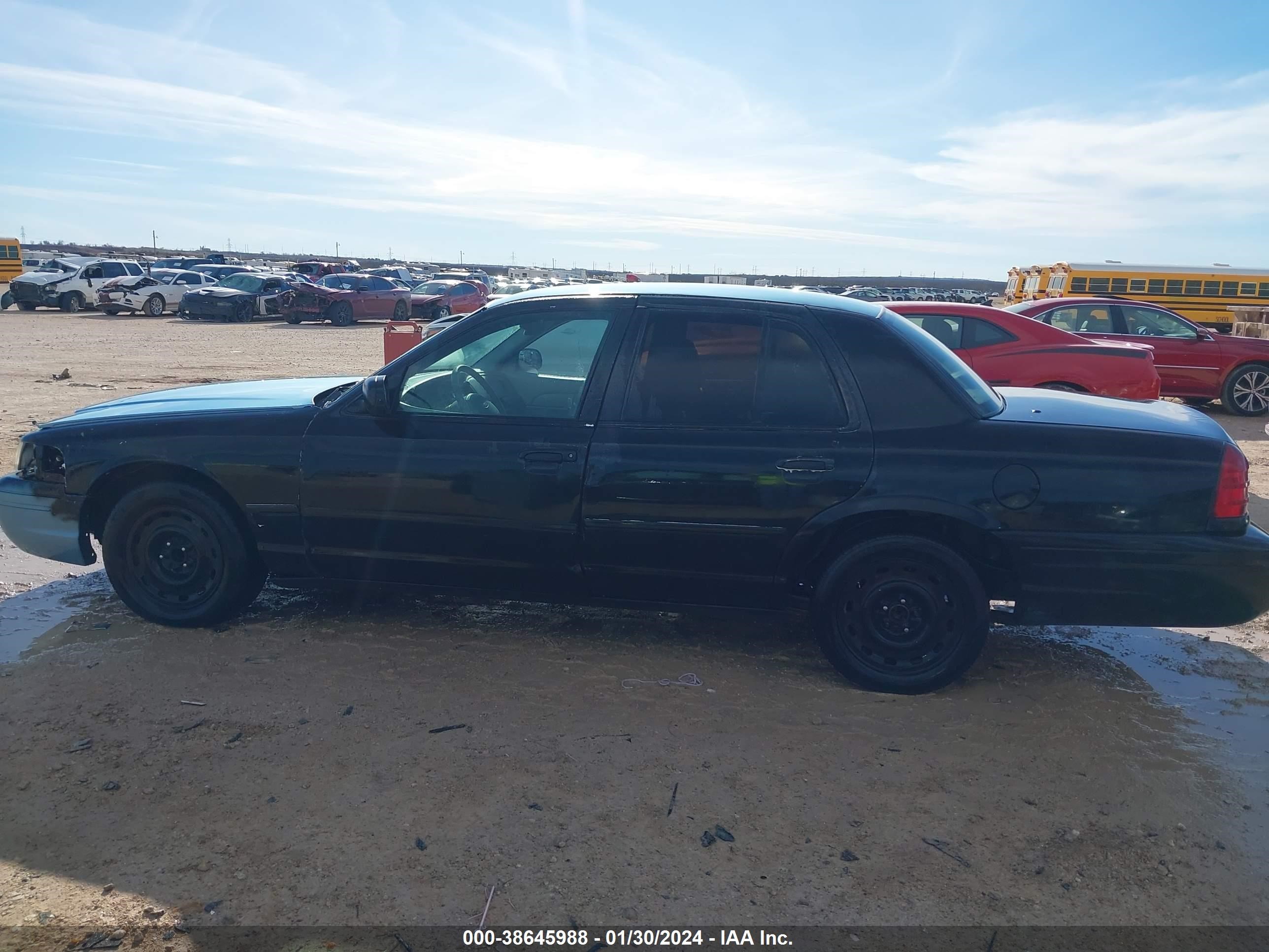 Photo 13 VIN: 2FAFP71W04X134912 - FORD CROWN VICTORIA 