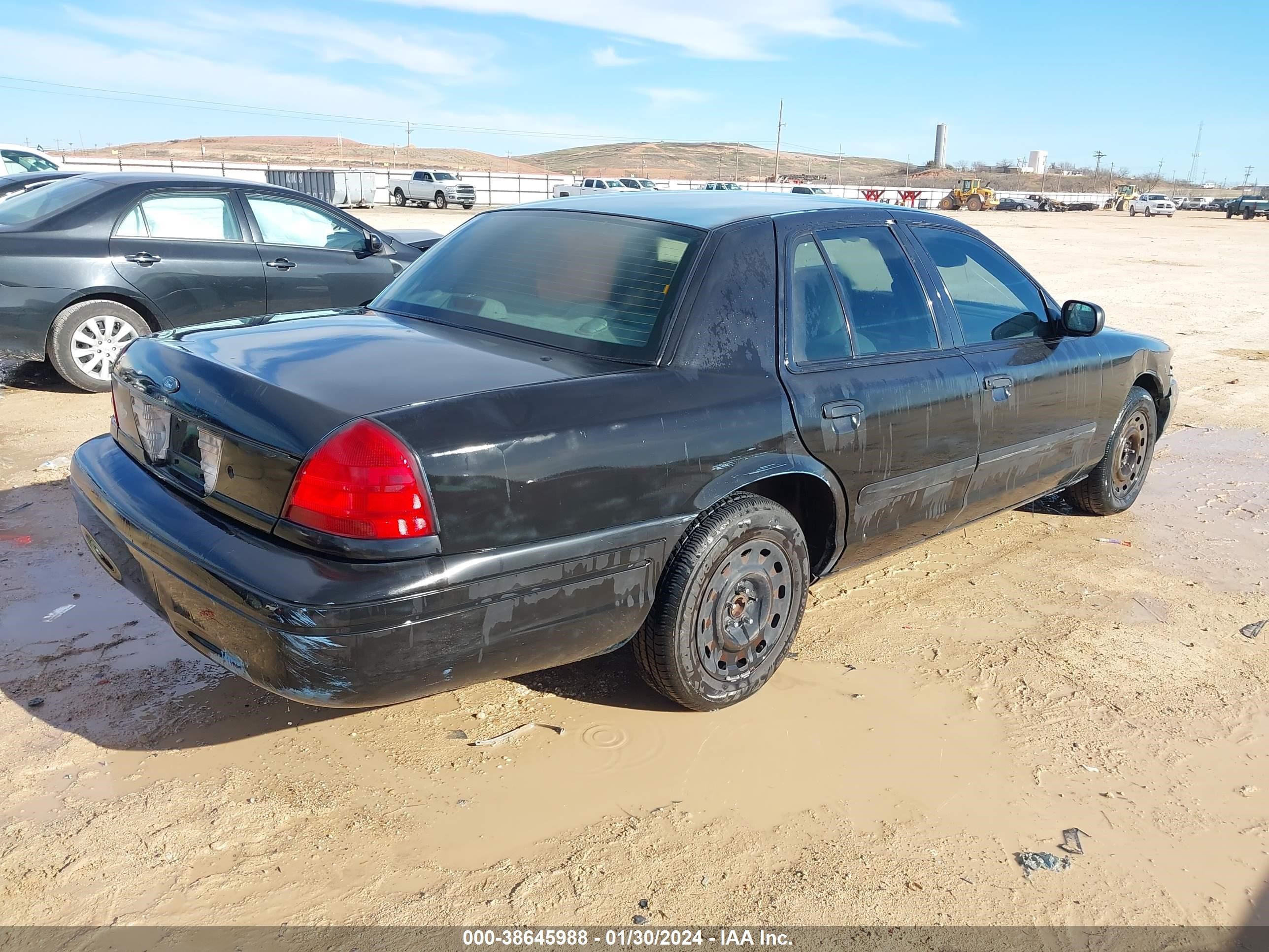 Photo 3 VIN: 2FAFP71W04X134912 - FORD CROWN VICTORIA 