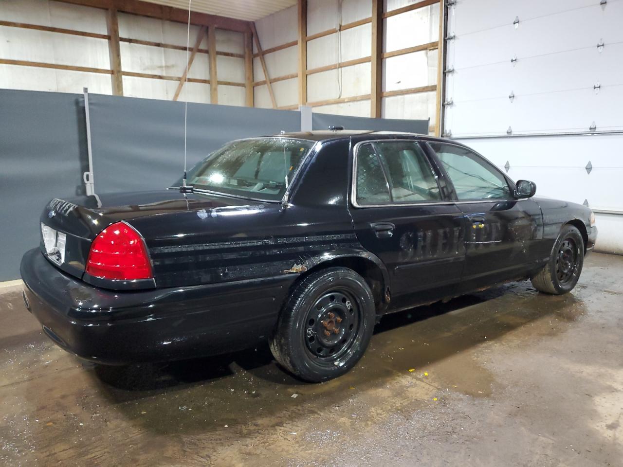 Photo 2 VIN: 2FAFP71W07X108623 - FORD CROWN VICTORIA 