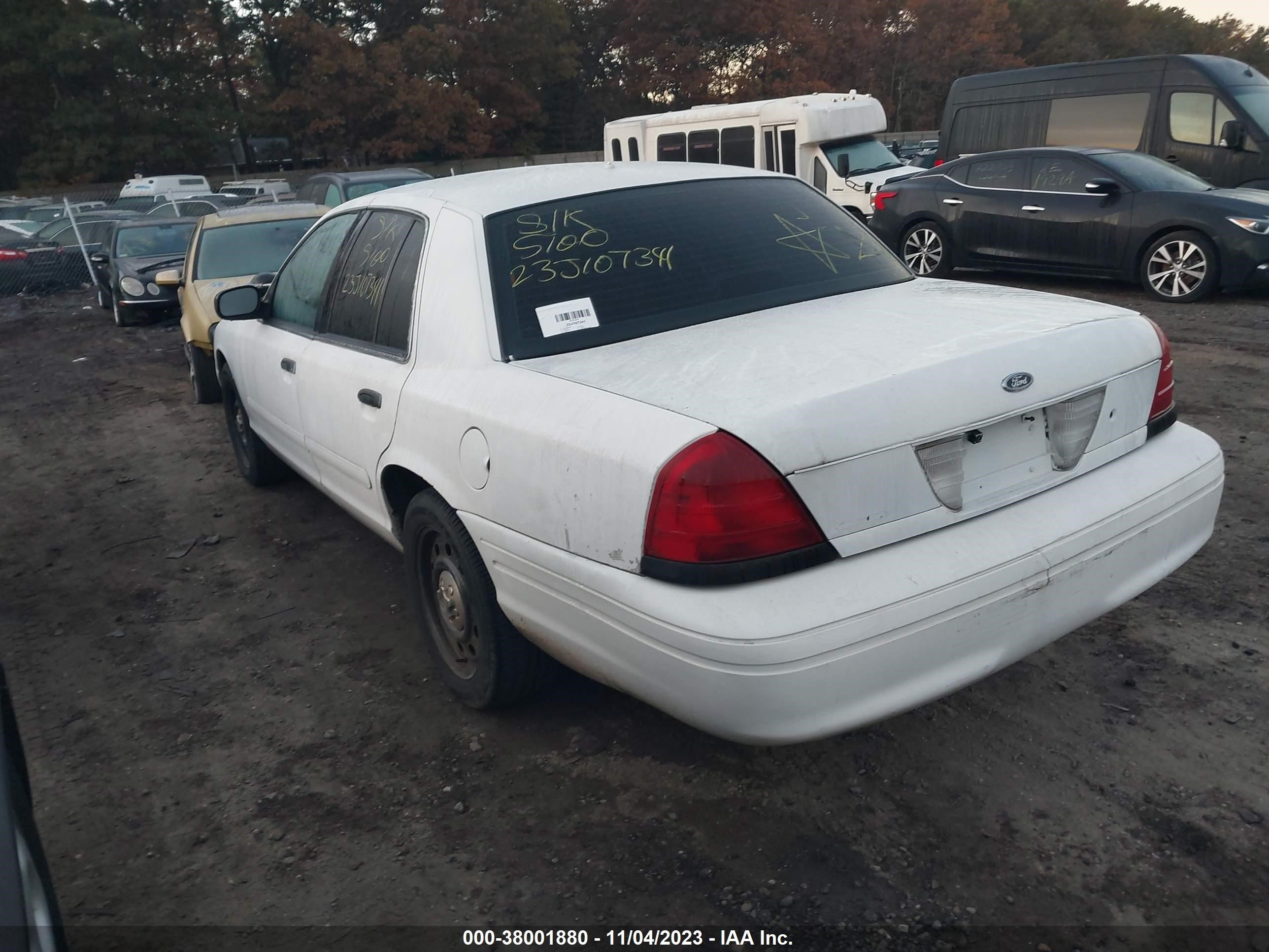 Photo 2 VIN: 2FAFP71W07X133649 - FORD CROWN VICTORIA 