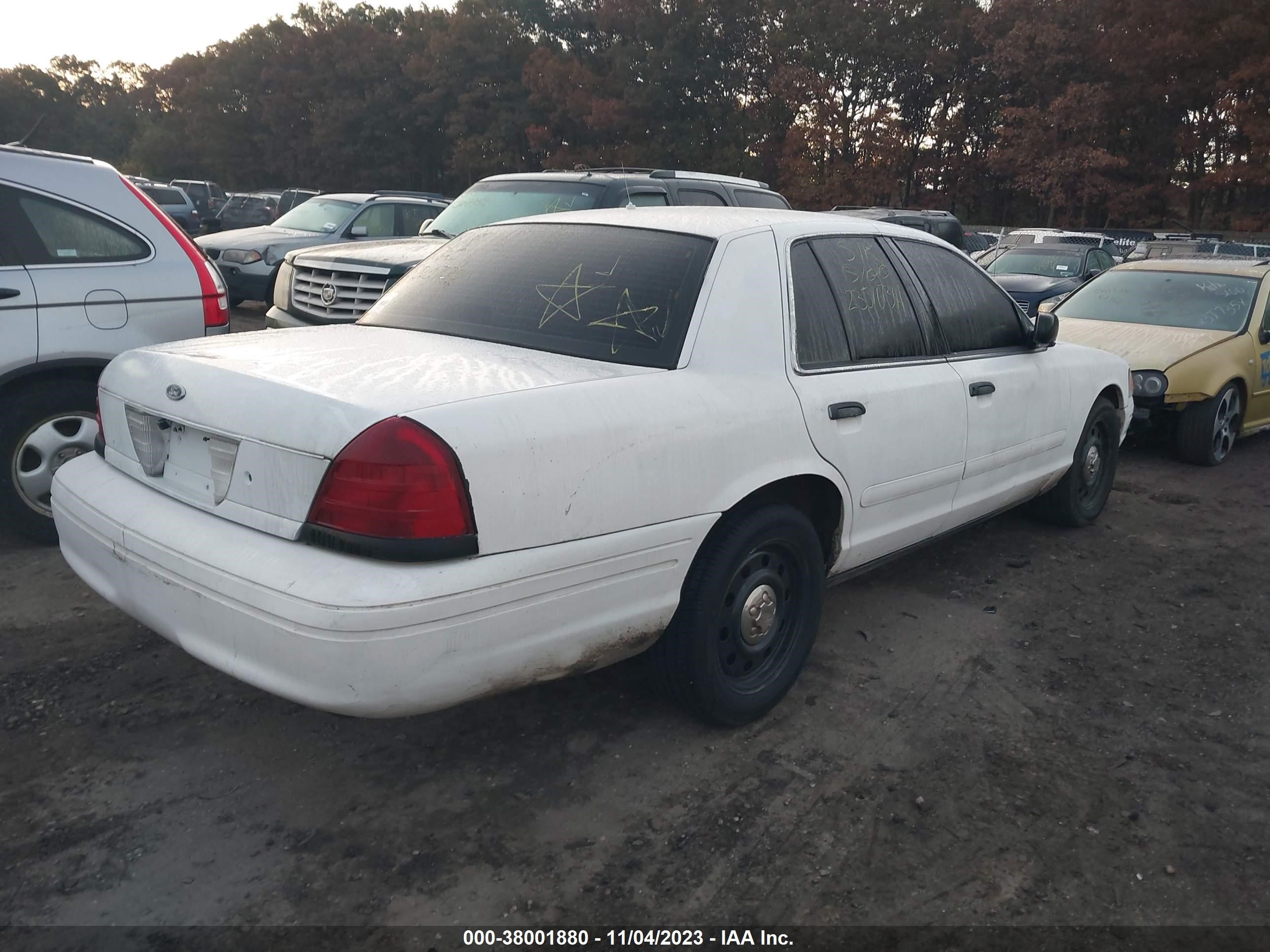 Photo 3 VIN: 2FAFP71W07X133649 - FORD CROWN VICTORIA 