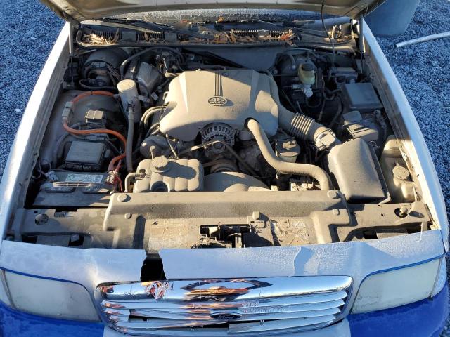 Photo 10 VIN: 2FAFP71W0YX197093 - FORD CROWN VIC 