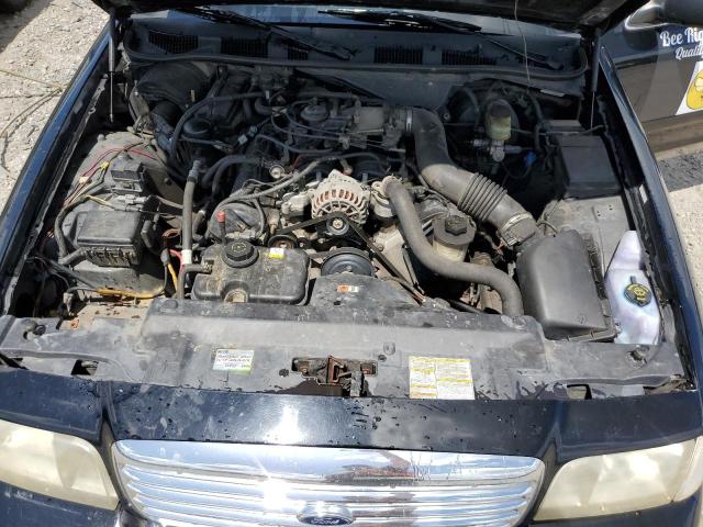 Photo 10 VIN: 2FAFP71W11X176808 - FORD CROWN VIC 