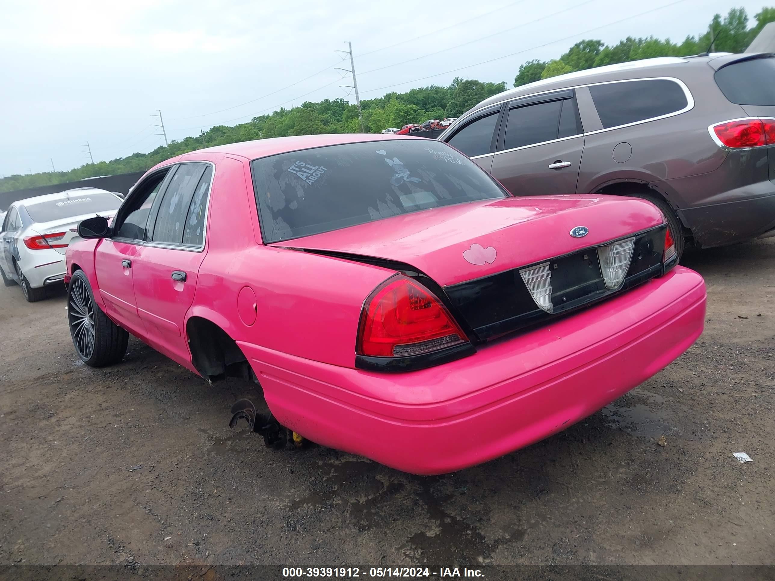 Photo 2 VIN: 2FAFP71W16X149065 - FORD CROWN VICTORIA 