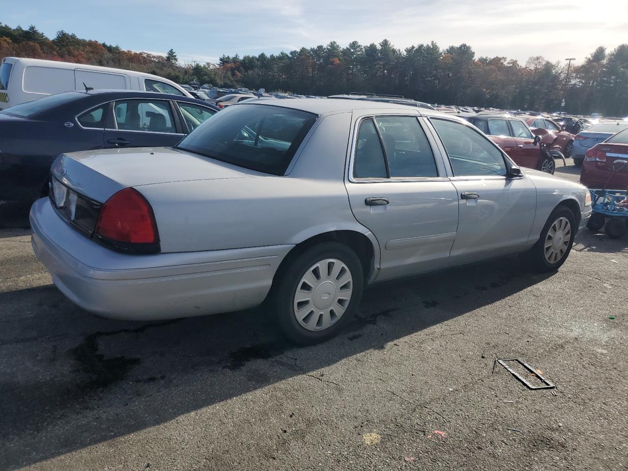 Photo 2 VIN: 2FAFP71W17X101079 - FORD CROWN VICTORIA 