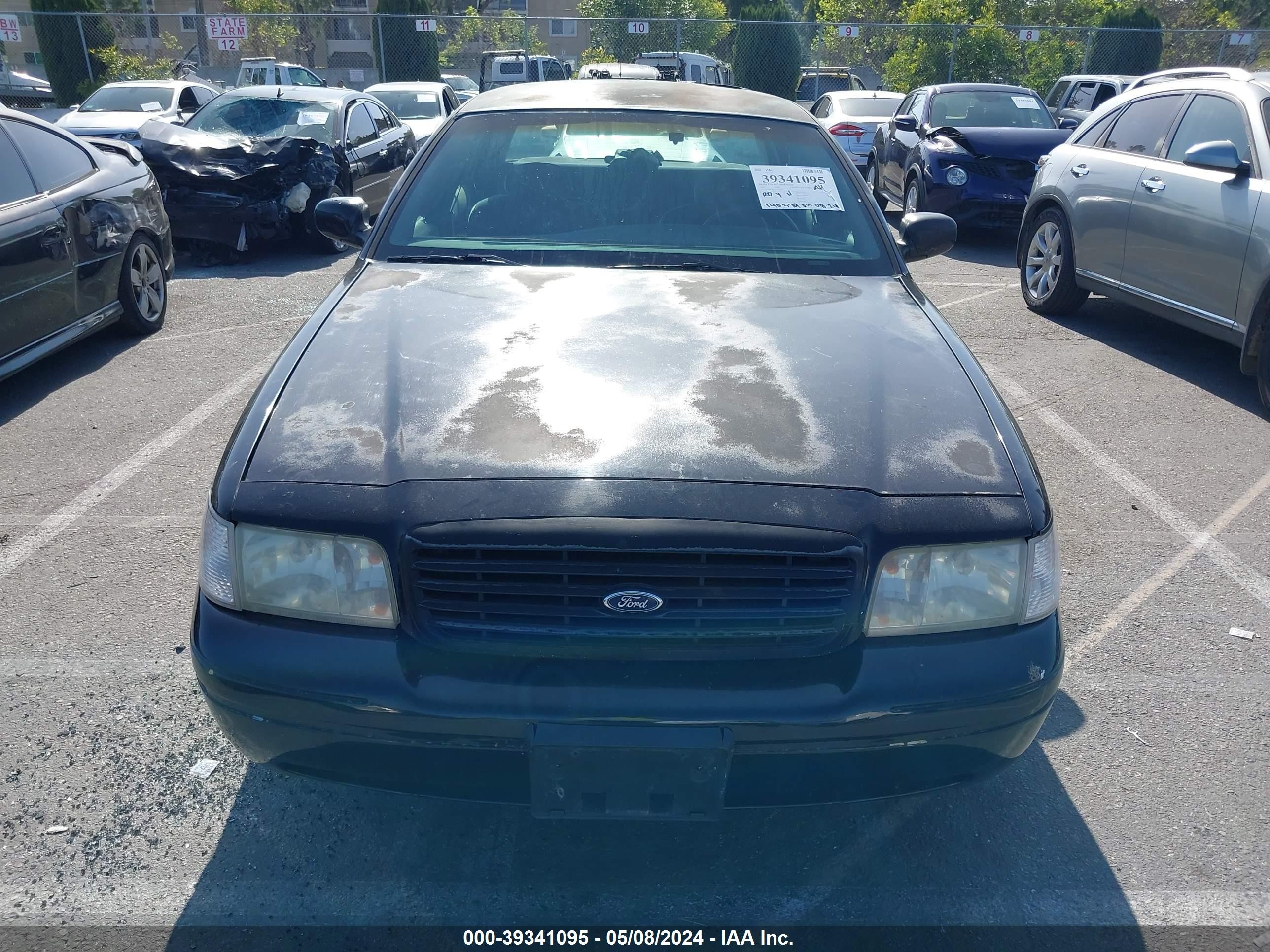 Photo 11 VIN: 2FAFP71W1XX173643 - FORD CROWN VICTORIA 