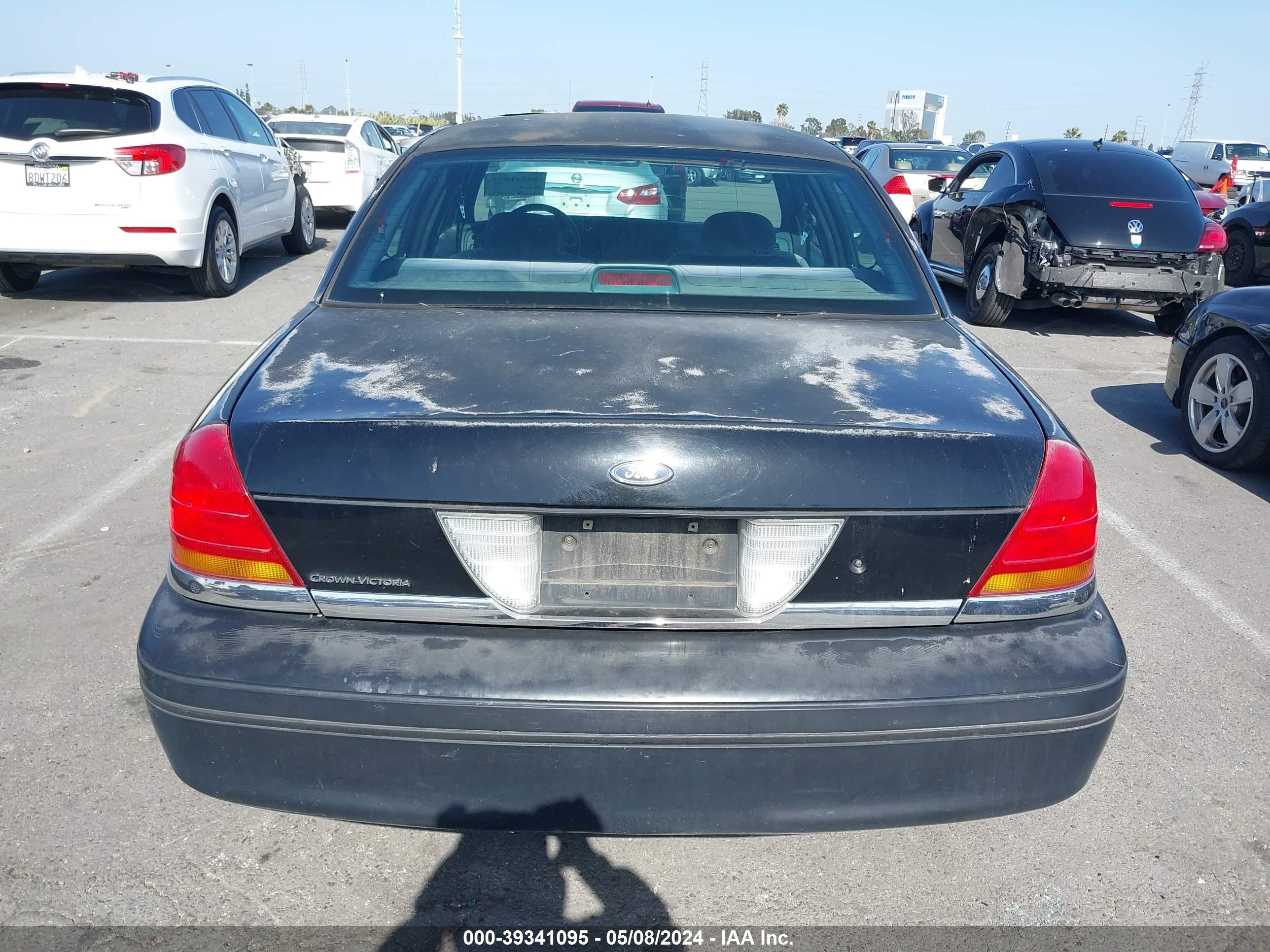 Photo 15 VIN: 2FAFP71W1XX173643 - FORD CROWN VICTORIA 