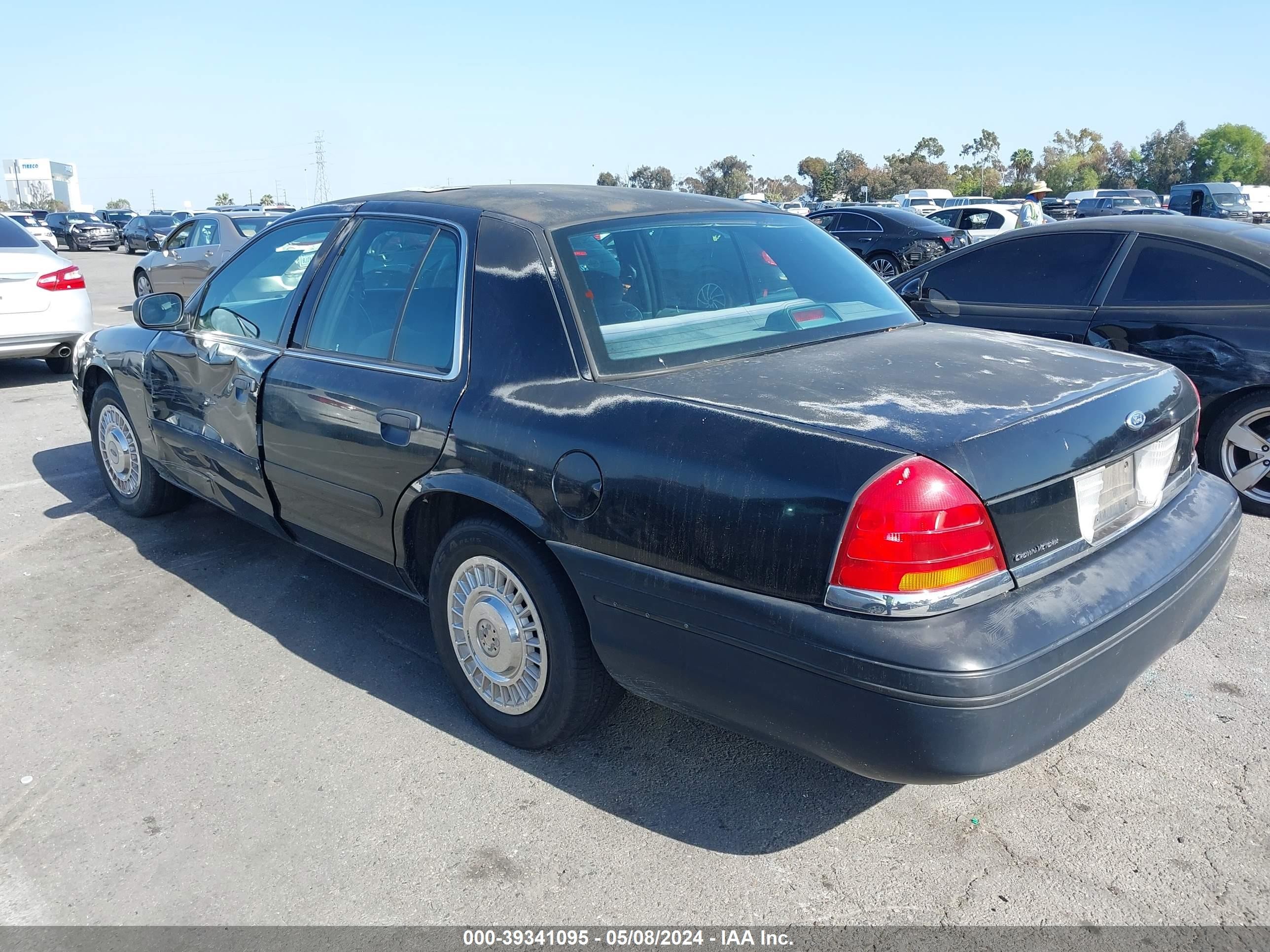 Photo 2 VIN: 2FAFP71W1XX173643 - FORD CROWN VICTORIA 