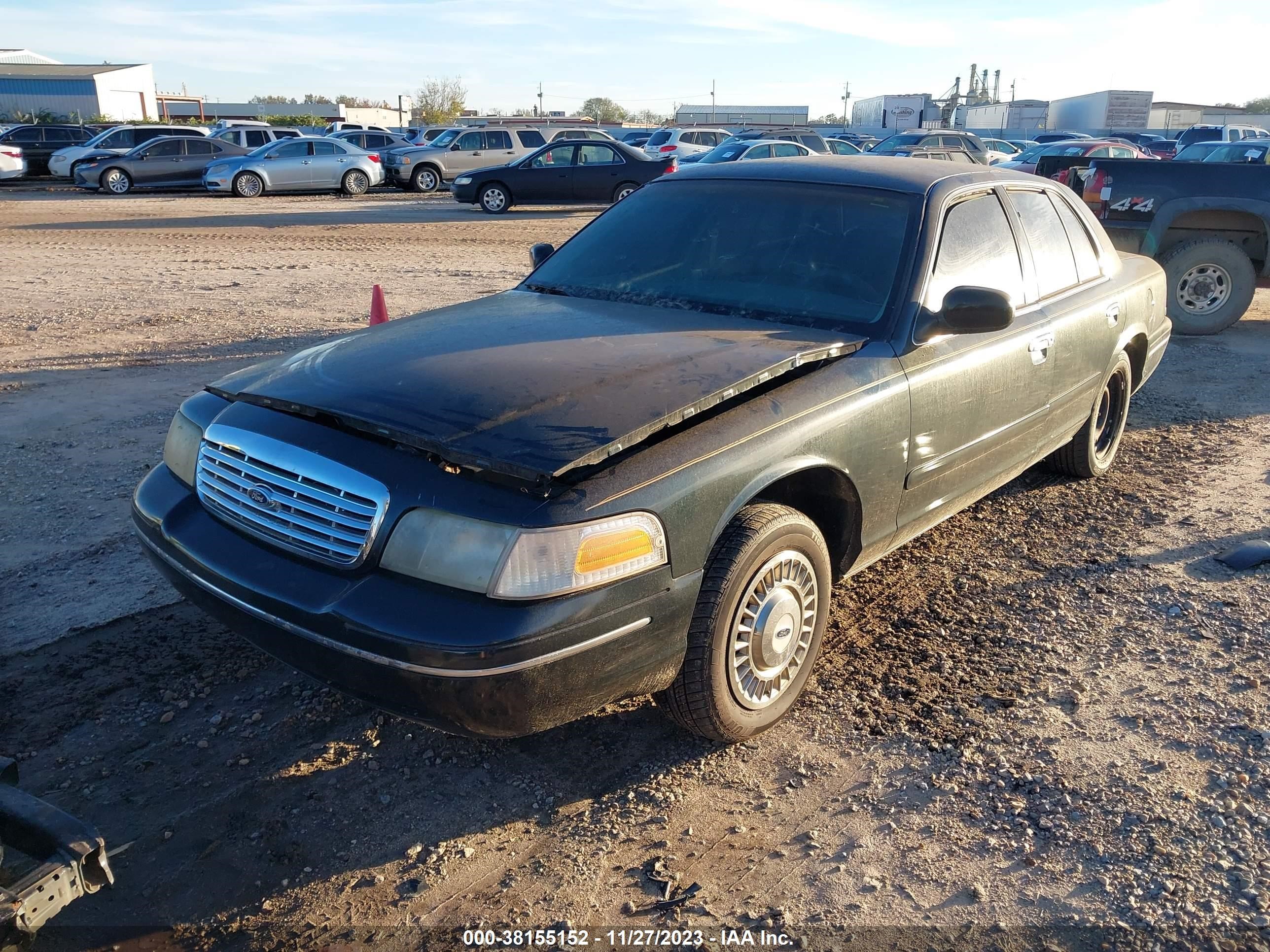 Photo 1 VIN: 2FAFP71W2WX163444 - FORD CROWN VICTORIA 