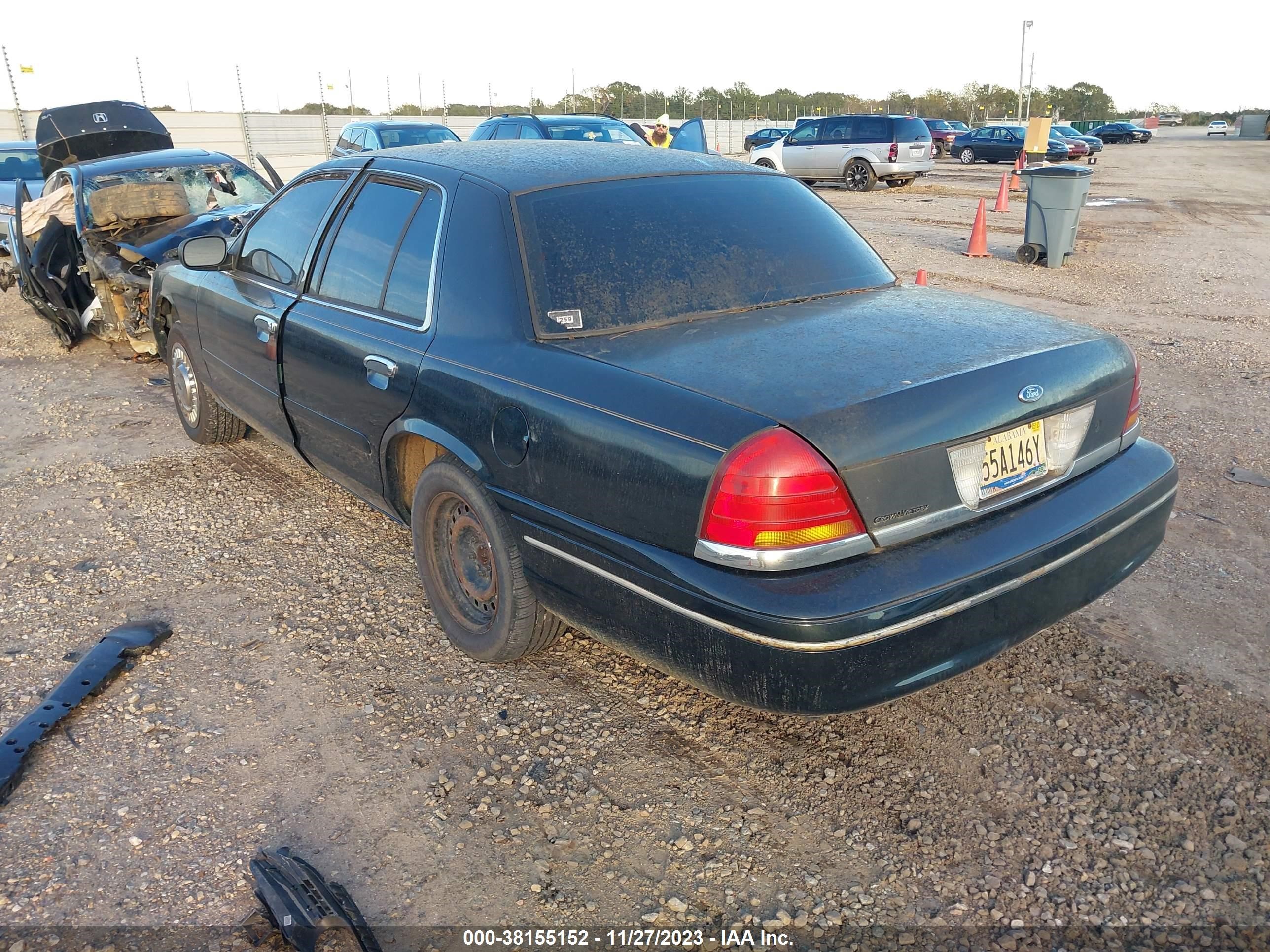 Photo 2 VIN: 2FAFP71W2WX163444 - FORD CROWN VICTORIA 