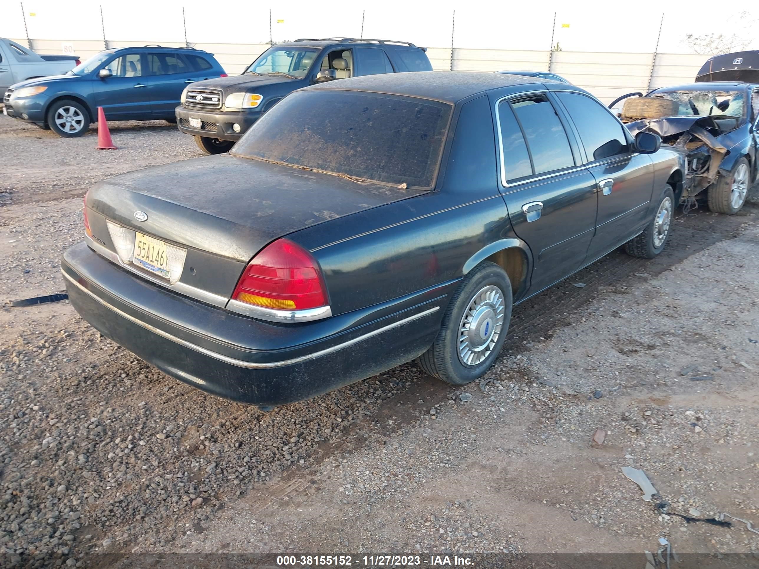 Photo 3 VIN: 2FAFP71W2WX163444 - FORD CROWN VICTORIA 