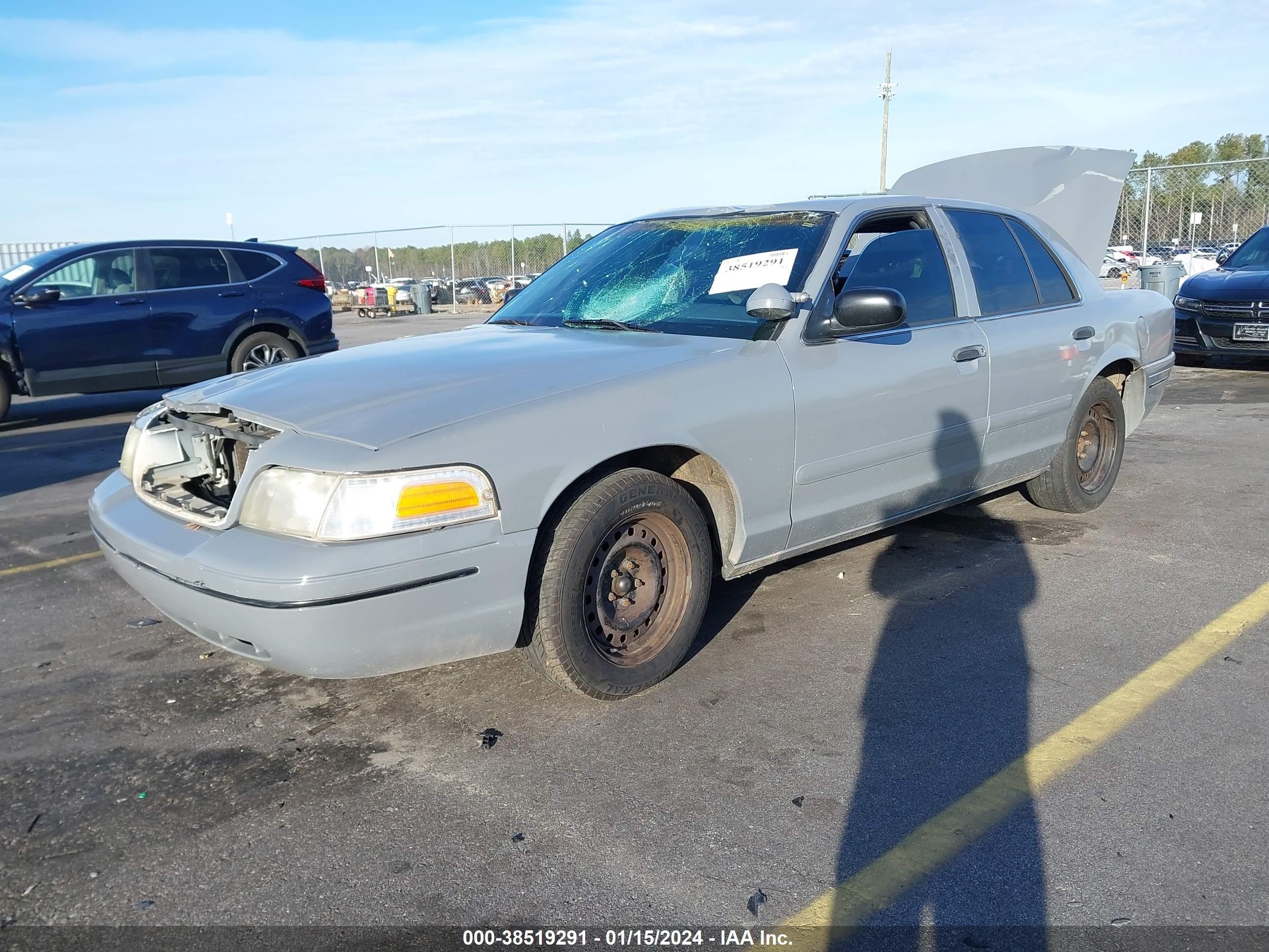 Photo 1 VIN: 2FAFP71W2XX194257 - FORD CROWN VICTORIA 