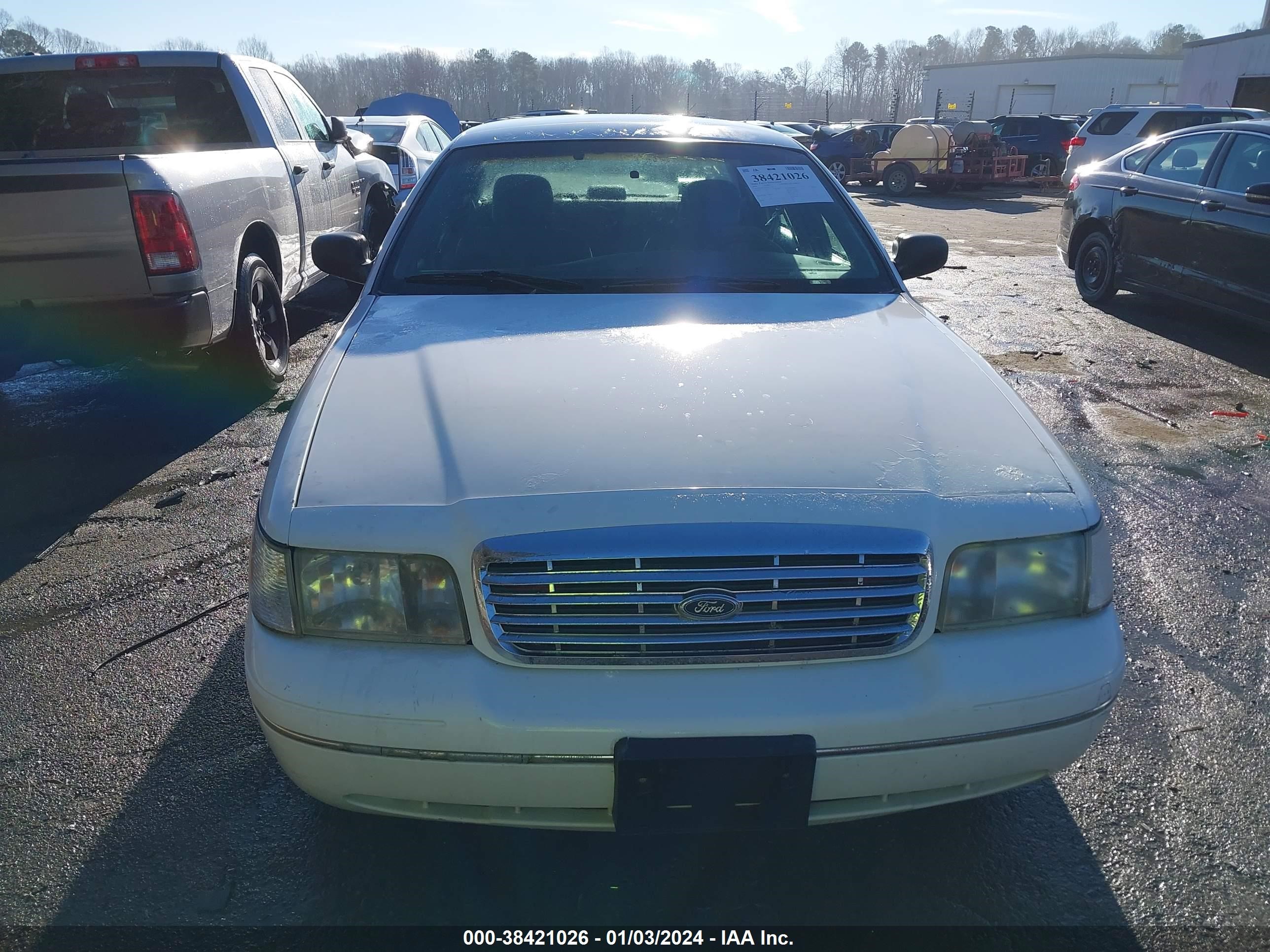 Photo 11 VIN: 2FAFP71W34X175566 - FORD CROWN VICTORIA 