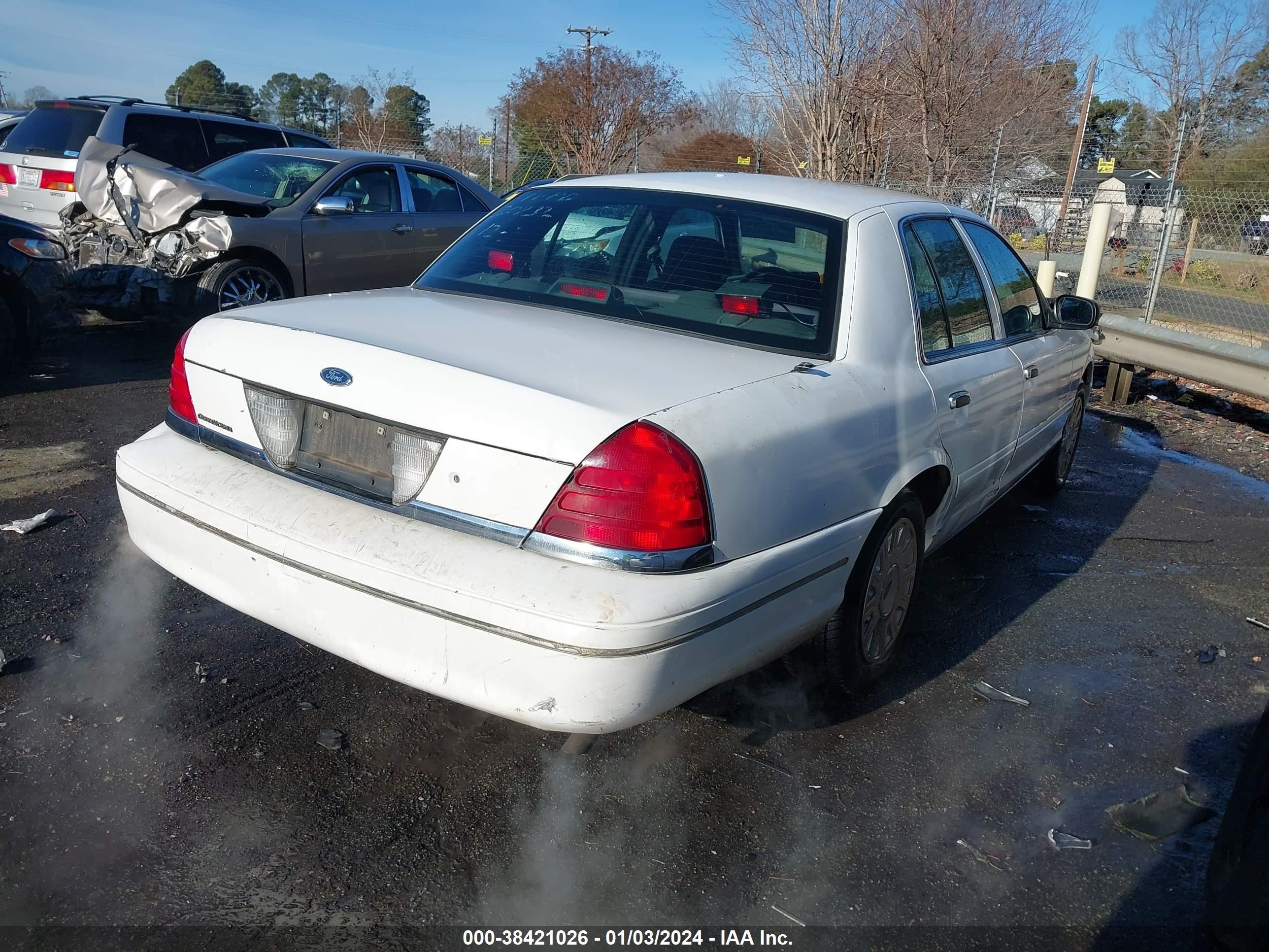 Photo 3 VIN: 2FAFP71W34X175566 - FORD CROWN VICTORIA 