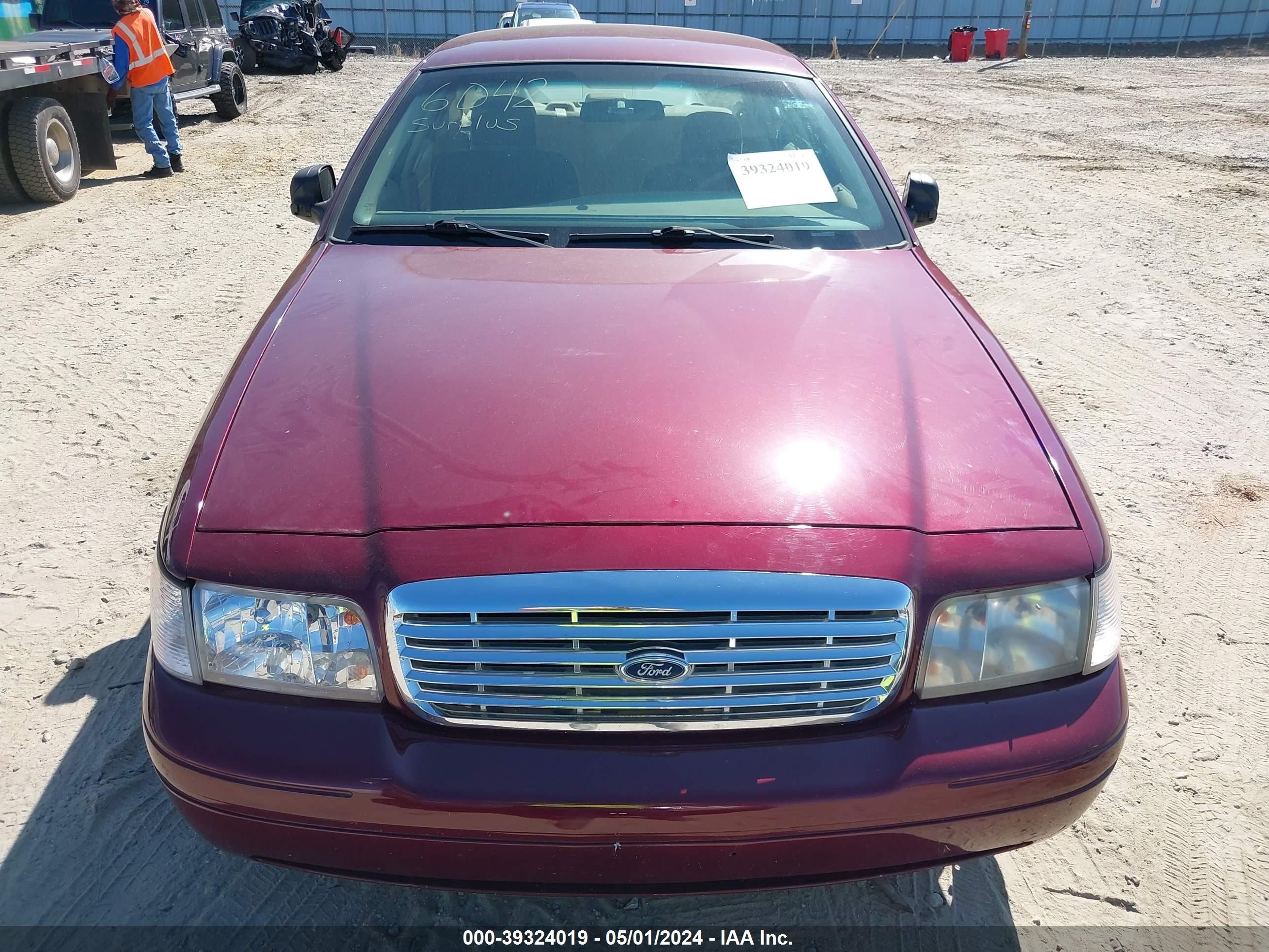 Photo 11 VIN: 2FAFP71W46X107862 - FORD CROWN VICTORIA 