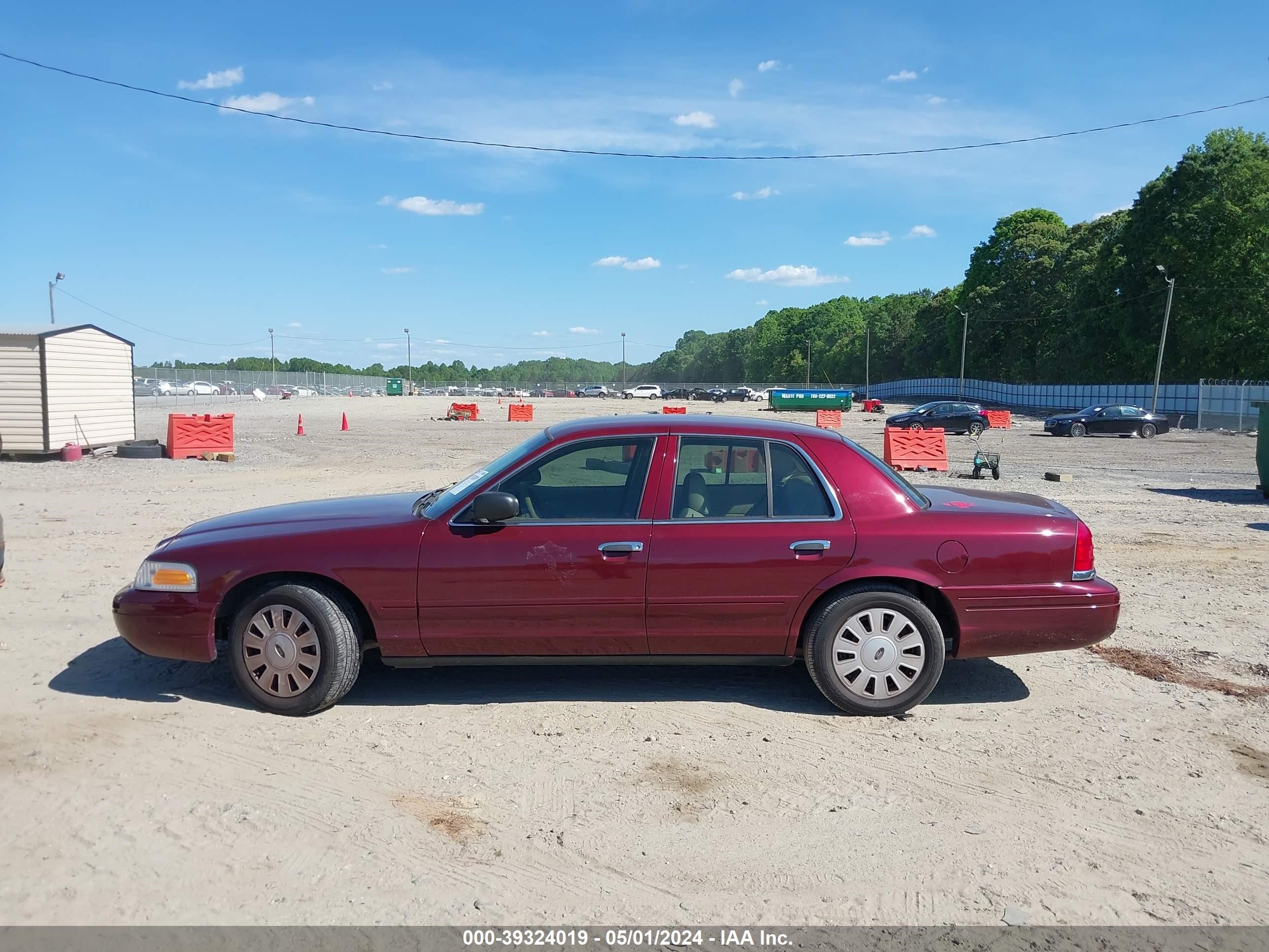 Photo 13 VIN: 2FAFP71W46X107862 - FORD CROWN VICTORIA 