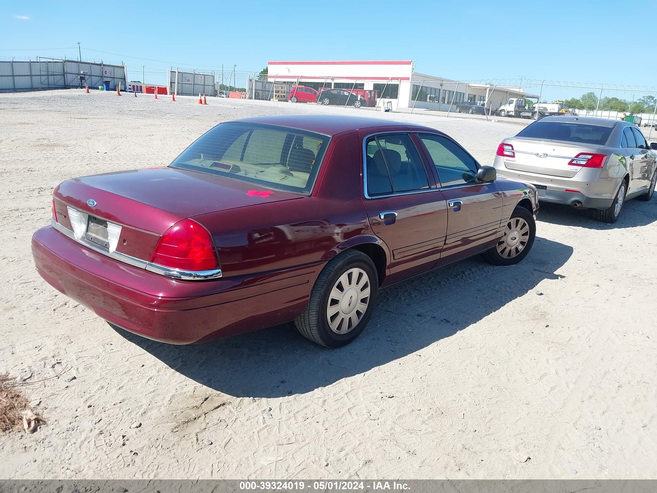 Photo 3 VIN: 2FAFP71W46X107862 - FORD CROWN VICTORIA 