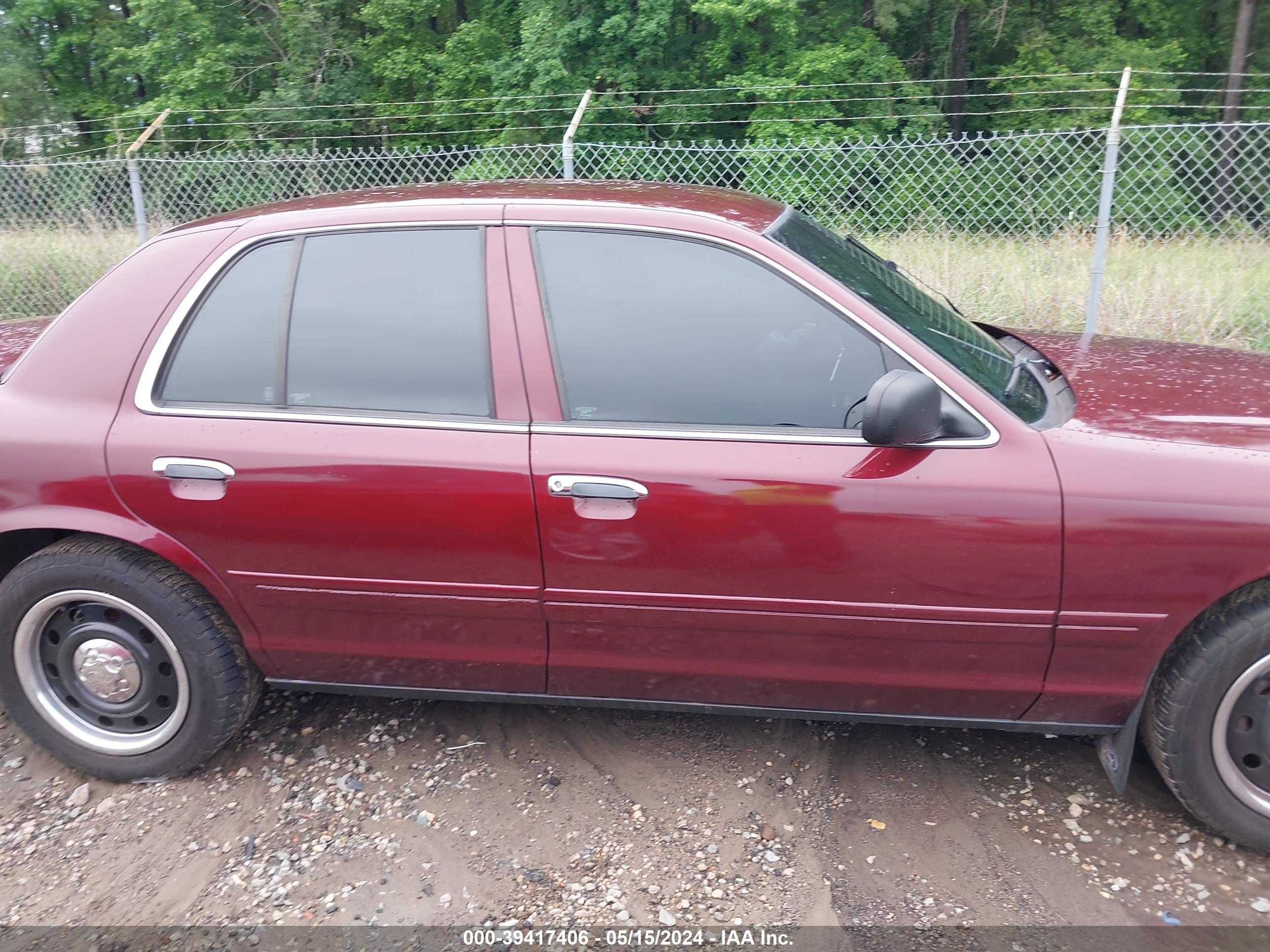 Photo 12 VIN: 2FAFP71W47X107569 - FORD CROWN VICTORIA 