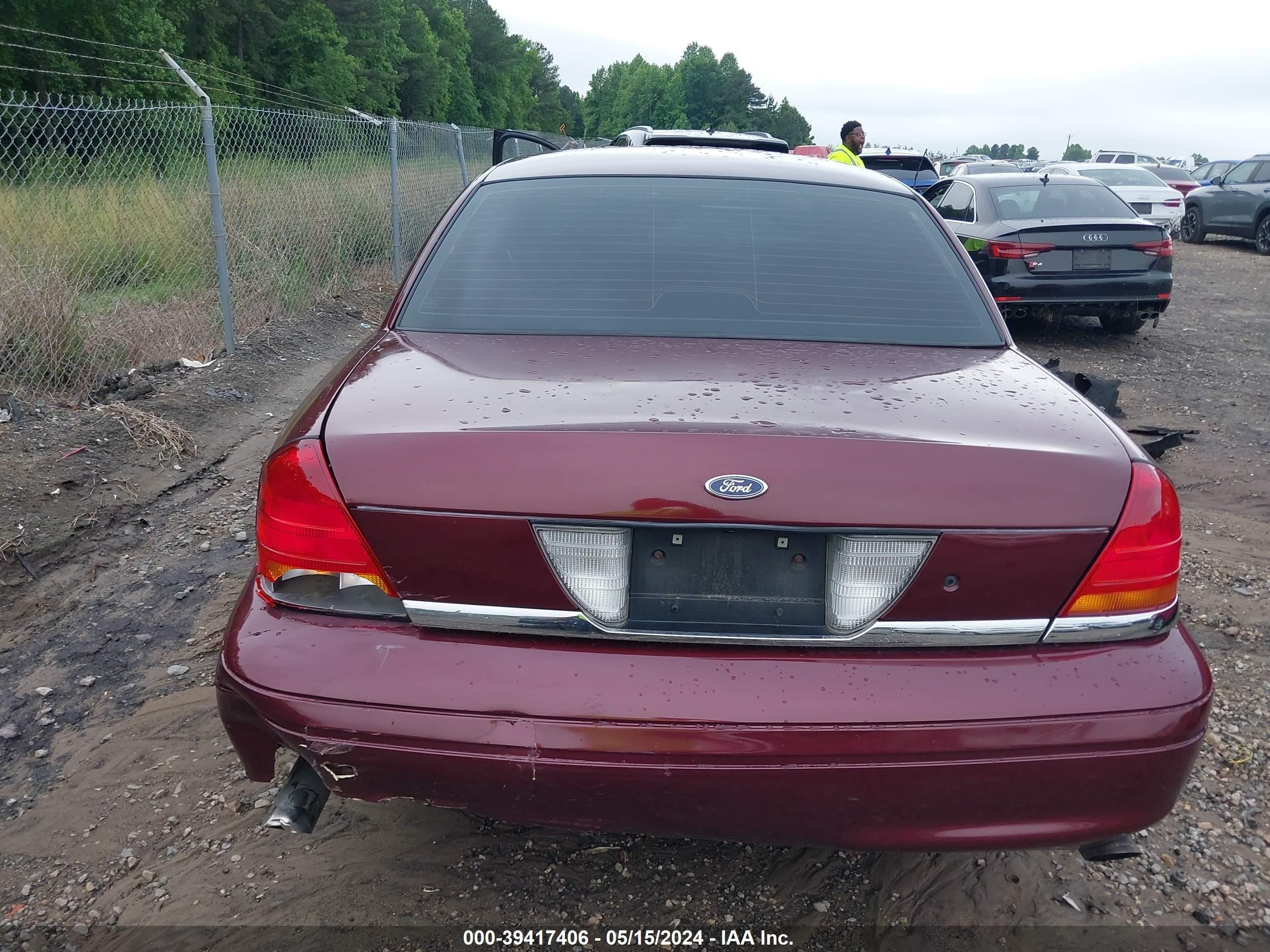 Photo 15 VIN: 2FAFP71W47X107569 - FORD CROWN VICTORIA 