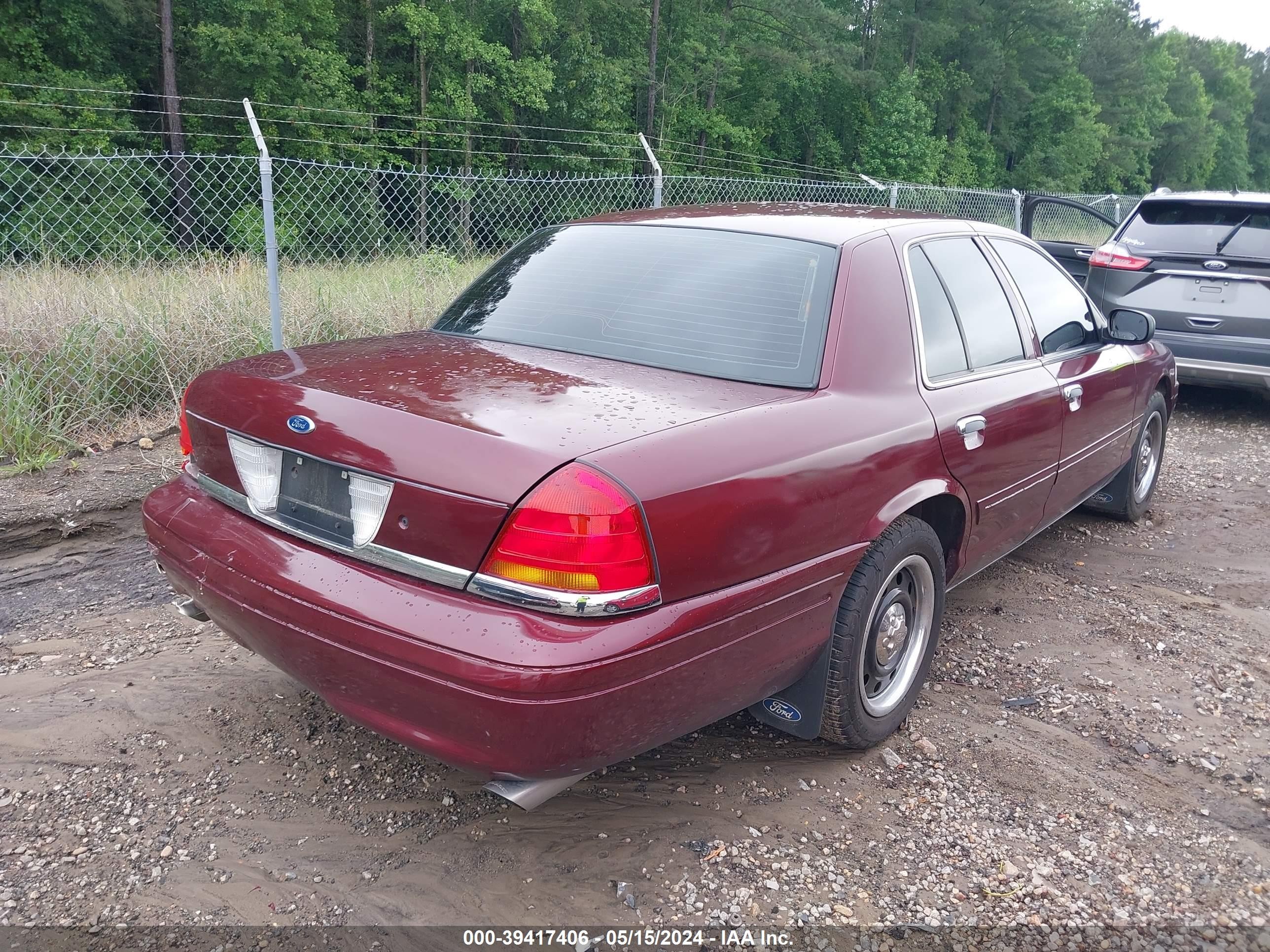 Photo 3 VIN: 2FAFP71W47X107569 - FORD CROWN VICTORIA 