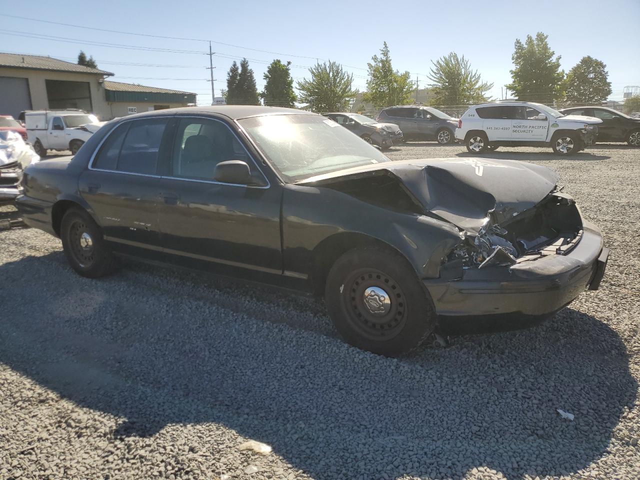 Photo 3 VIN: 2FAFP71W52X154974 - FORD CROWN VICTORIA 